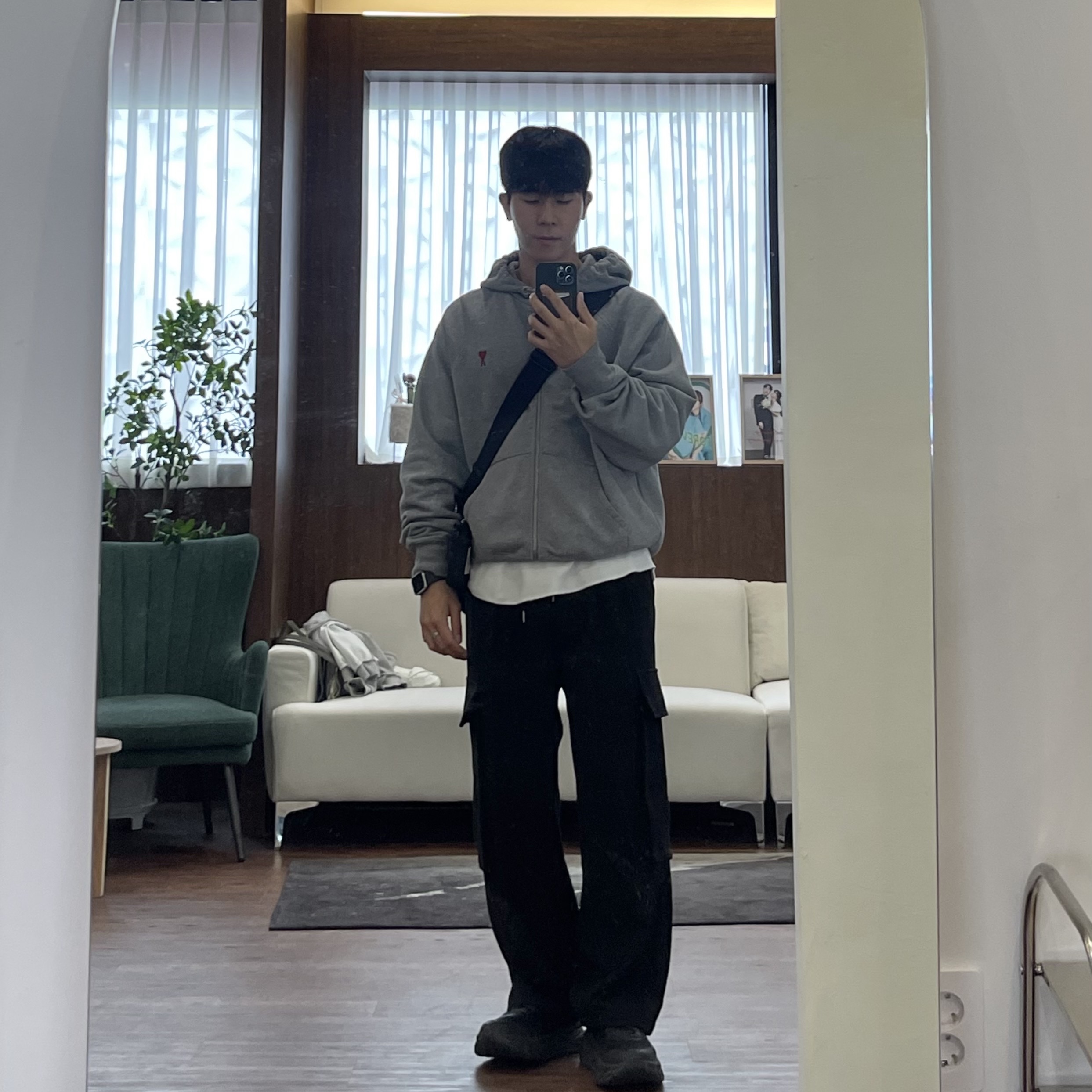 AMI de Coeur Loopback Oragnic Cotton Fleece Zipped Hoodie Heather Ash Grey, Hoka Bondi 7 Black - X-Wide 착용 스타일