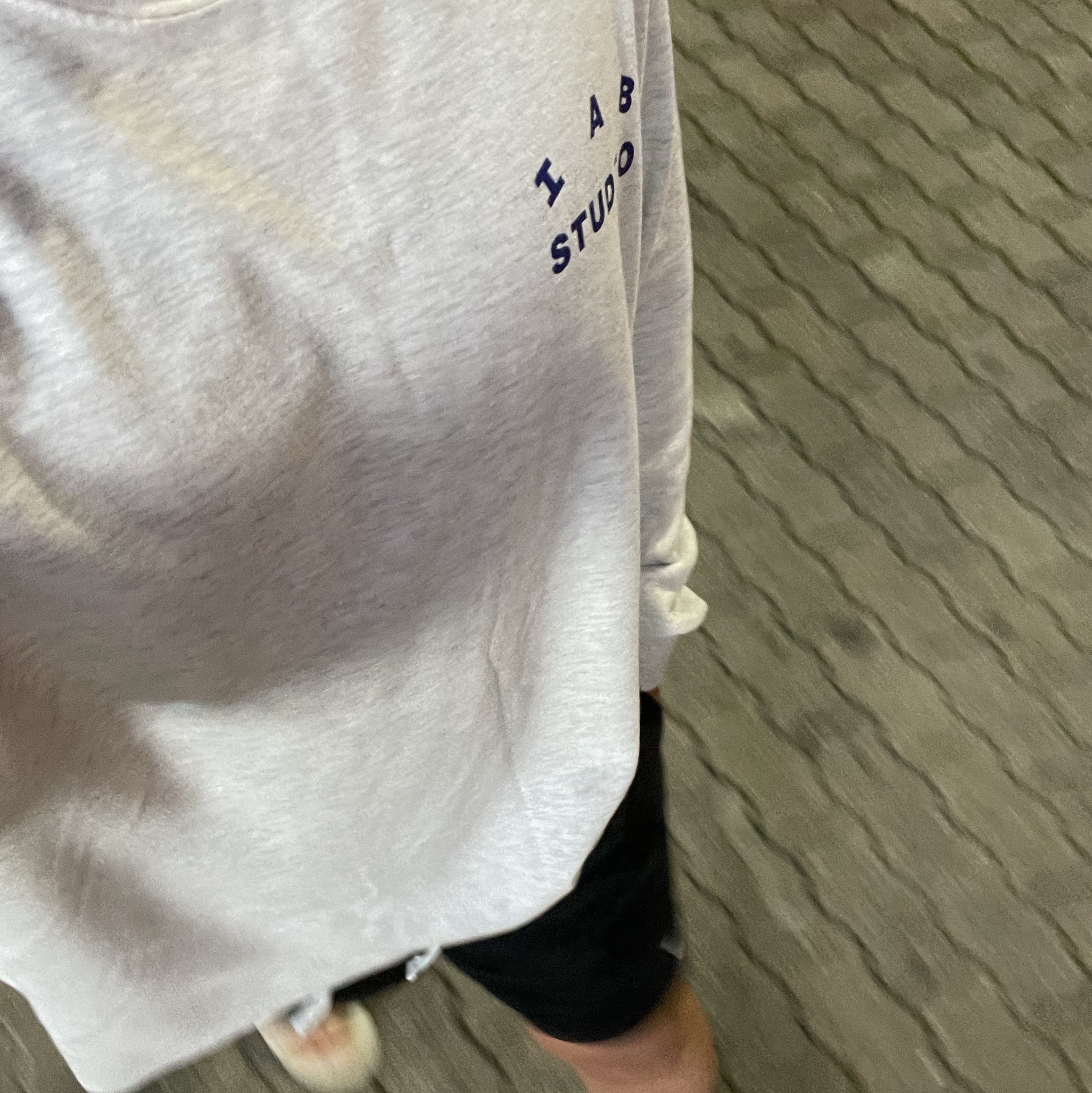 IAB Studio Long Sleeve Light Gray 착용 스타일