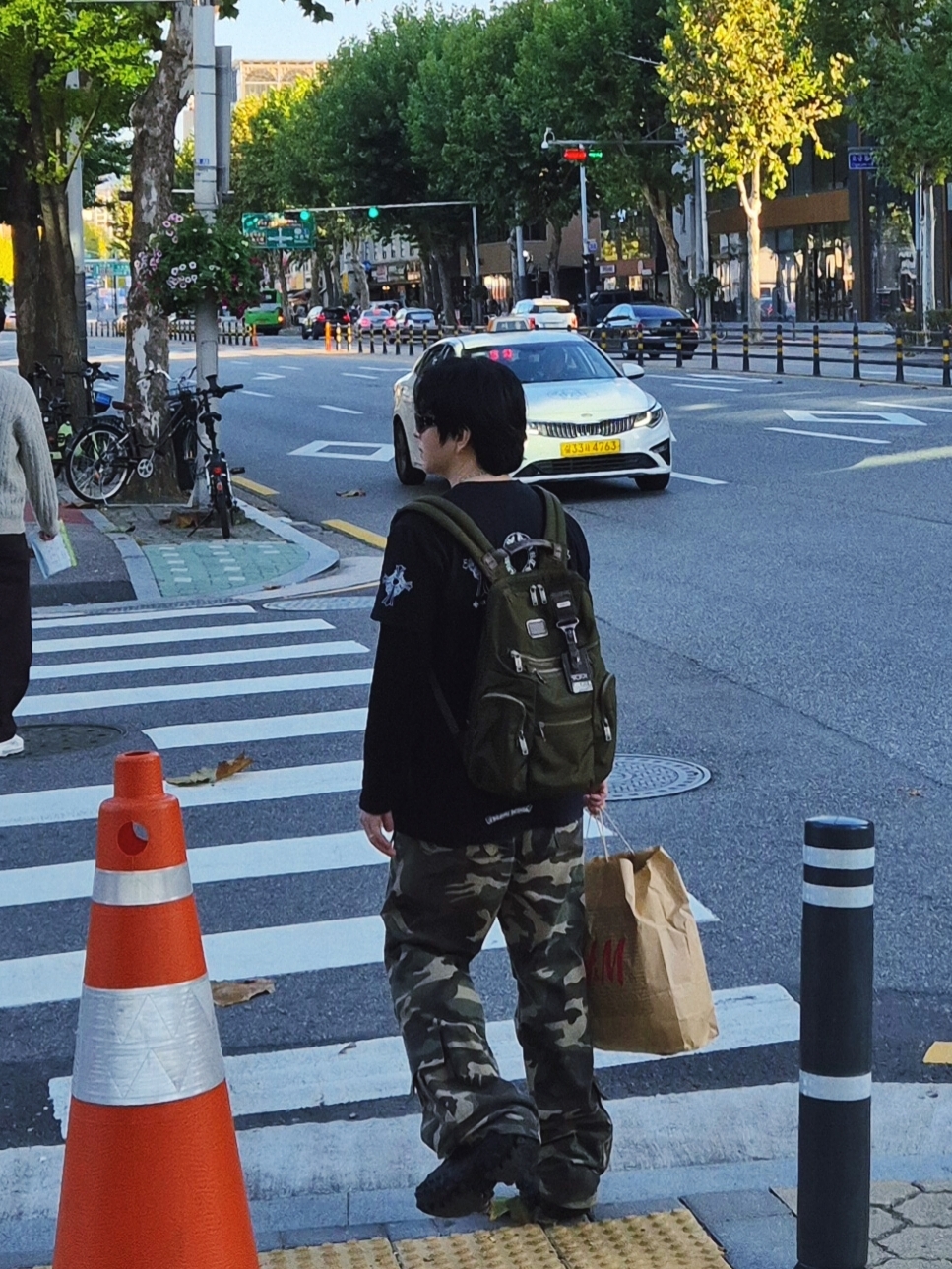Balenciaga Defender Sneakers Black 착용 스타일 - 4