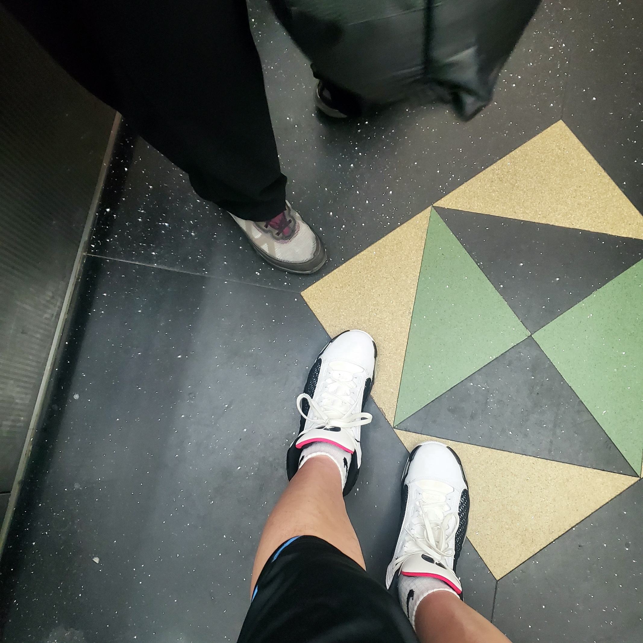 Jordan XXXVIII Fundamentals White Black, Jordan XXXVII PF Black Bordeaux 착용 스타일