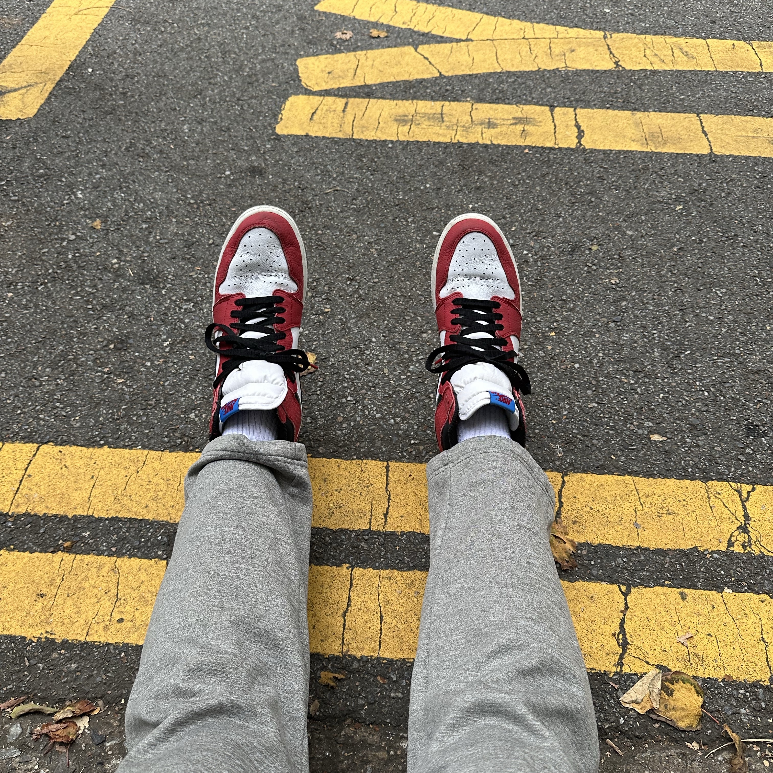 Jordan 1 Retro High Spider-Man Origin Story 착용 스타일 - 1