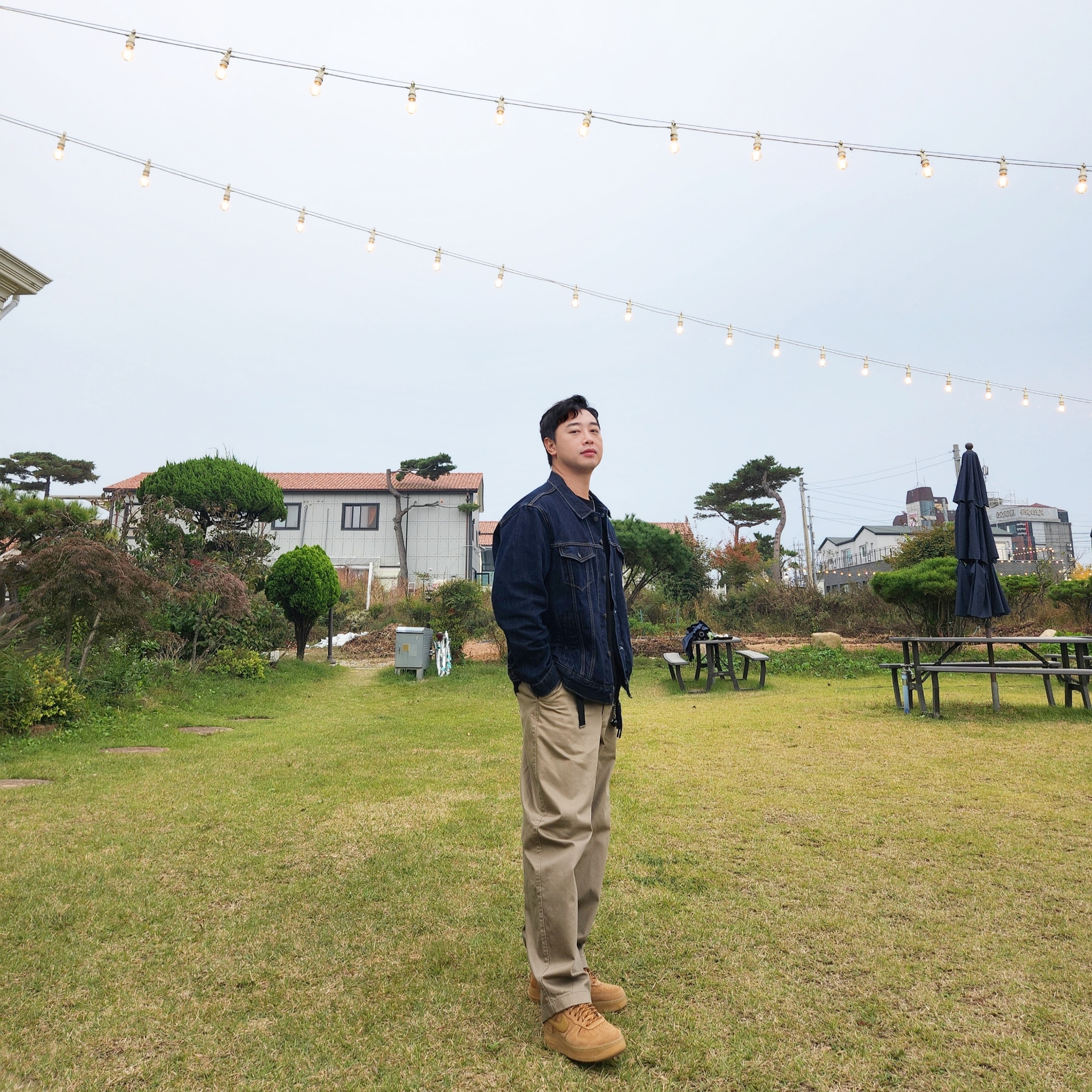 Uniqlo U Wide FIt Chino Pants Brown, Nike Air Force 1 '07 WB Flax 착용 스타일 - 2
