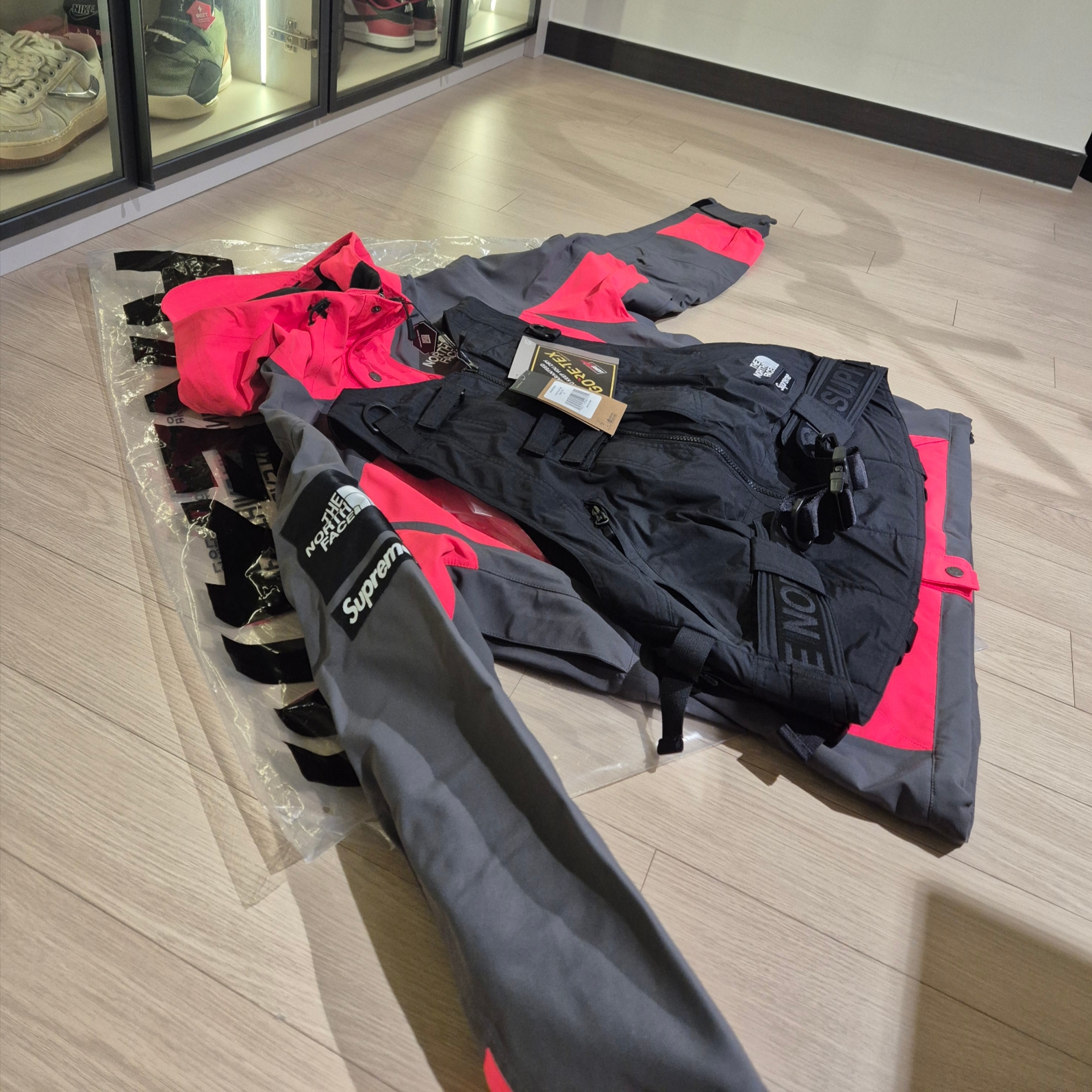 Supreme x The North Face RTG Jacket + Vest Red - 20SS 착용 스타일 - 2
