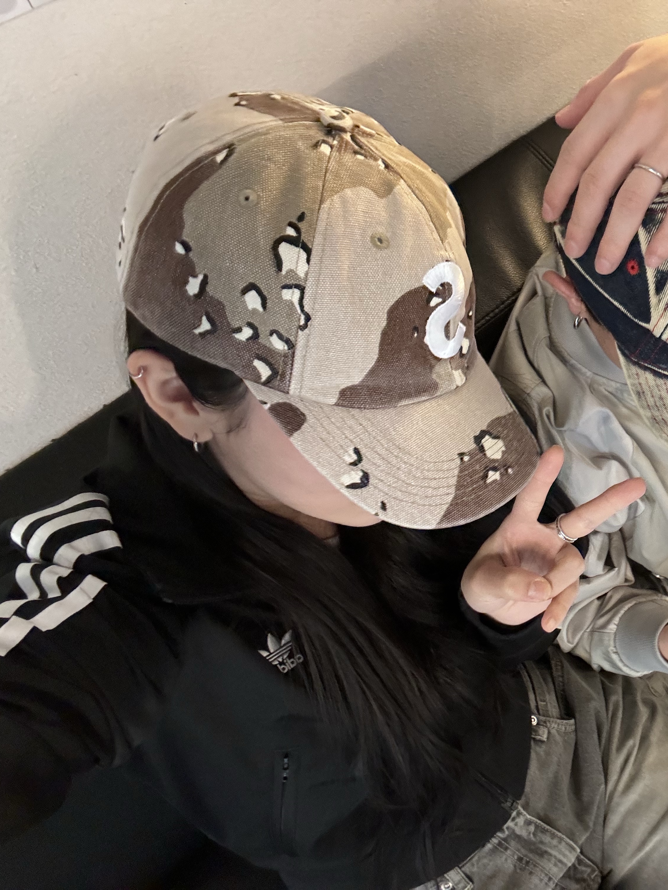 Supreme Pigment S Logo 6-Panel Chocolate Chip Camo - 24FW, (W) Adidas Adicolor Classic Firebird Track Top Black - KR Sizing 착용 스타일 - 1