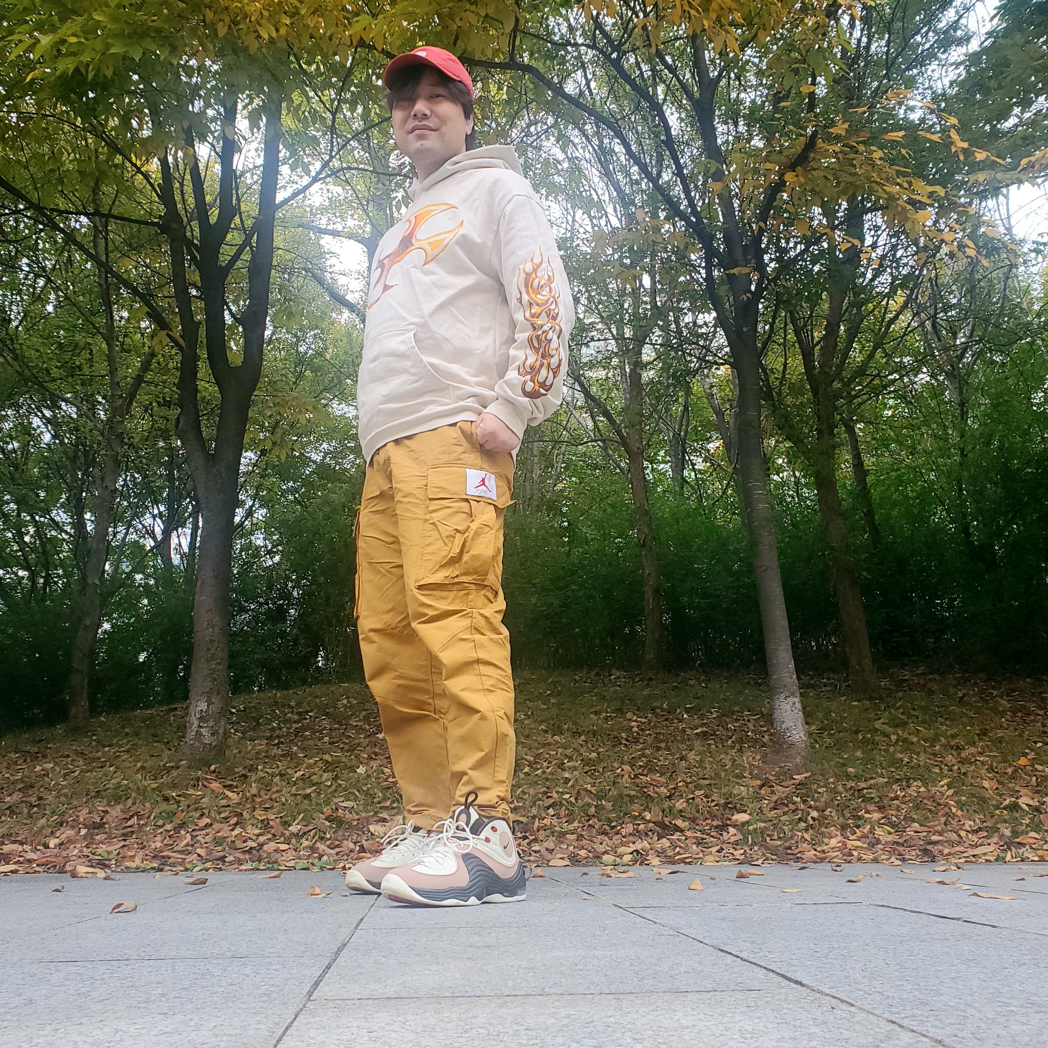 Basketcase Beyblade Hoodie Bone, Nike Air Penny II Sesame and Coconut Milk 착용 스타일