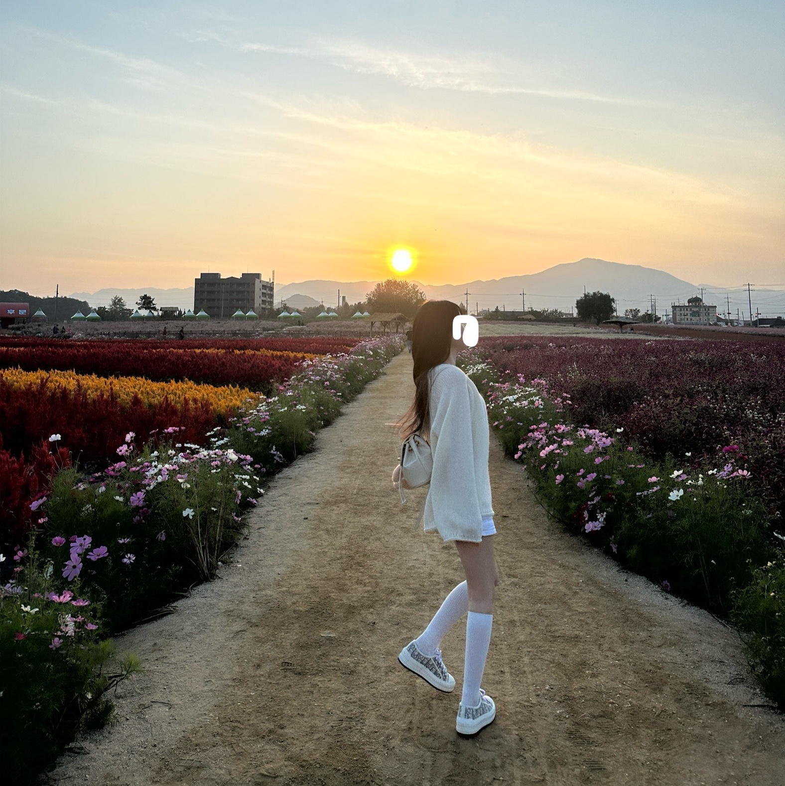 Glowny I'm Lony Keyring, (W) Dior Walk'N'Dior Platform Sneakers Gray Stone Dior Oblique 착용 스타일 - 1