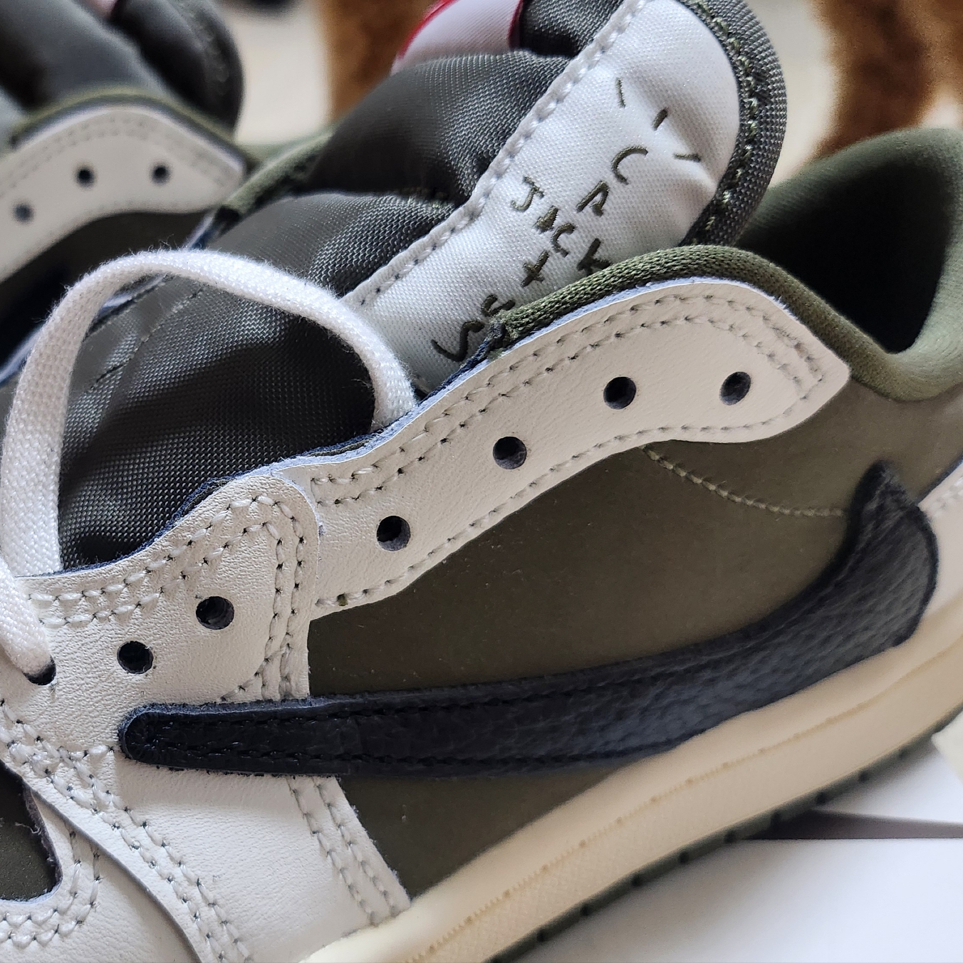 (PS) Jordan 1 x Travis Scott Retro Low OG SP Reverse Olive 착용 스타일