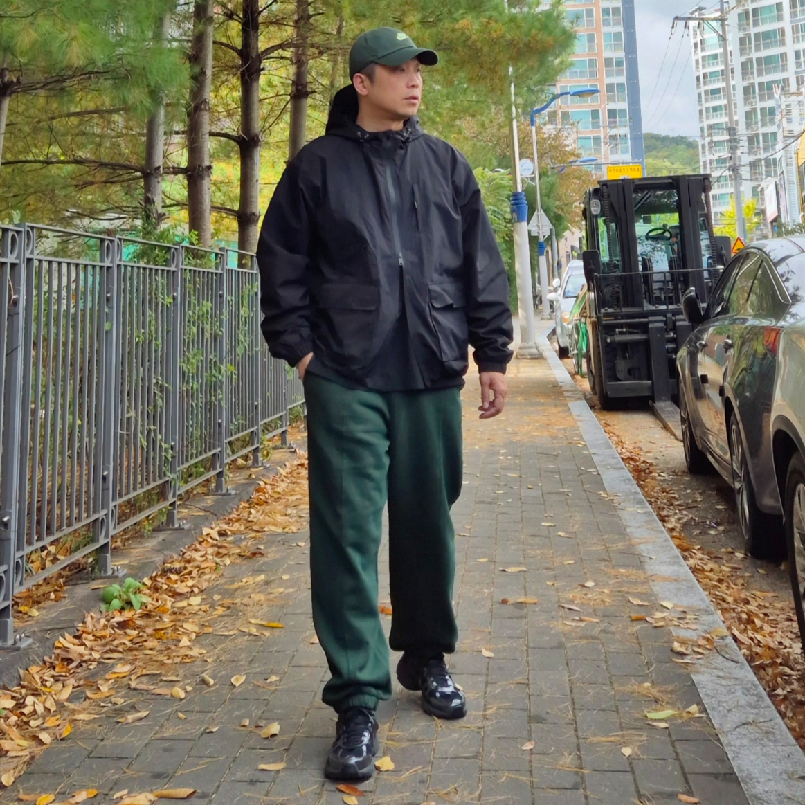 Nike V2K Run Black Anthracite 착용 스타일 - 1