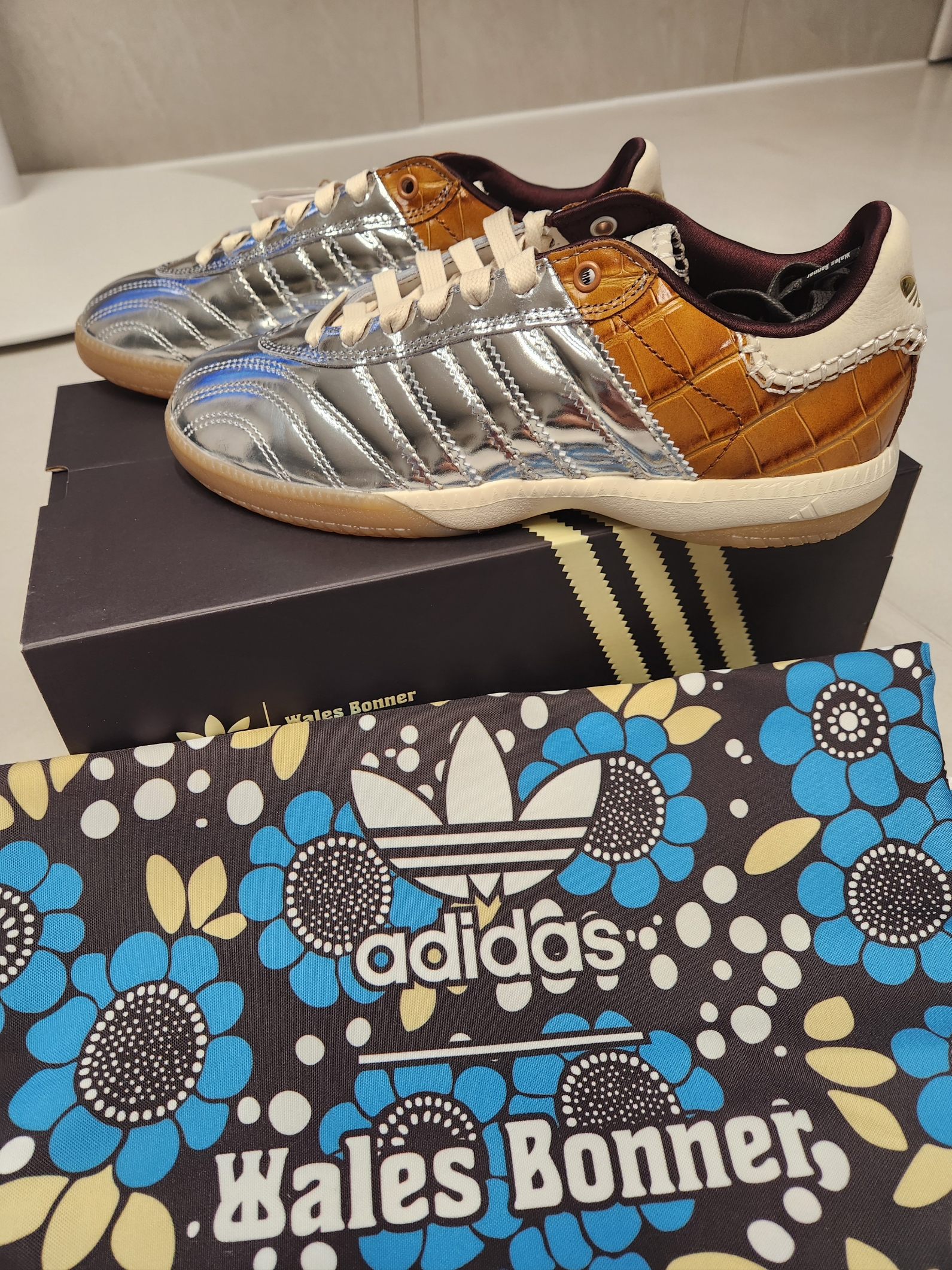 Adidas x Wales Bonner Samba MN Brown Silver Metallic 착용 스타일