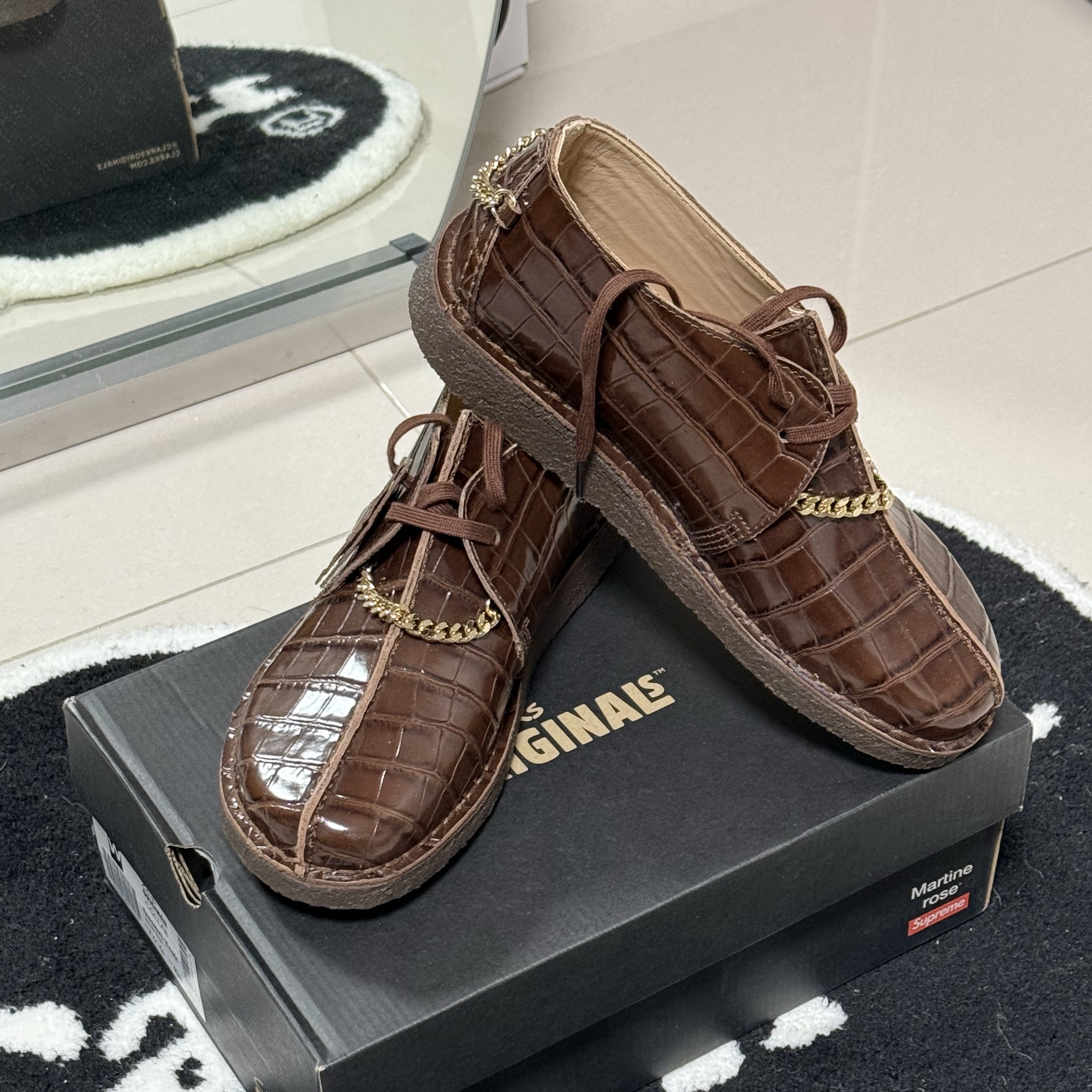 Clarks x Supreme x Martine Rose Desert Trek Brown - 24FW 착용 스타일 - 1