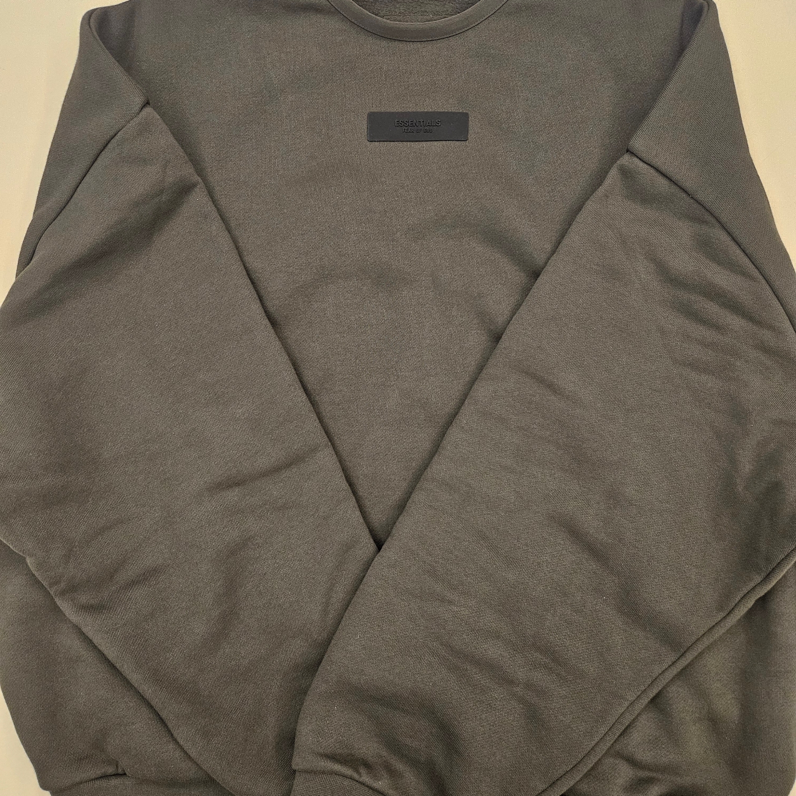 Essentials Crewneck Ink - 24SS 착용 스타일