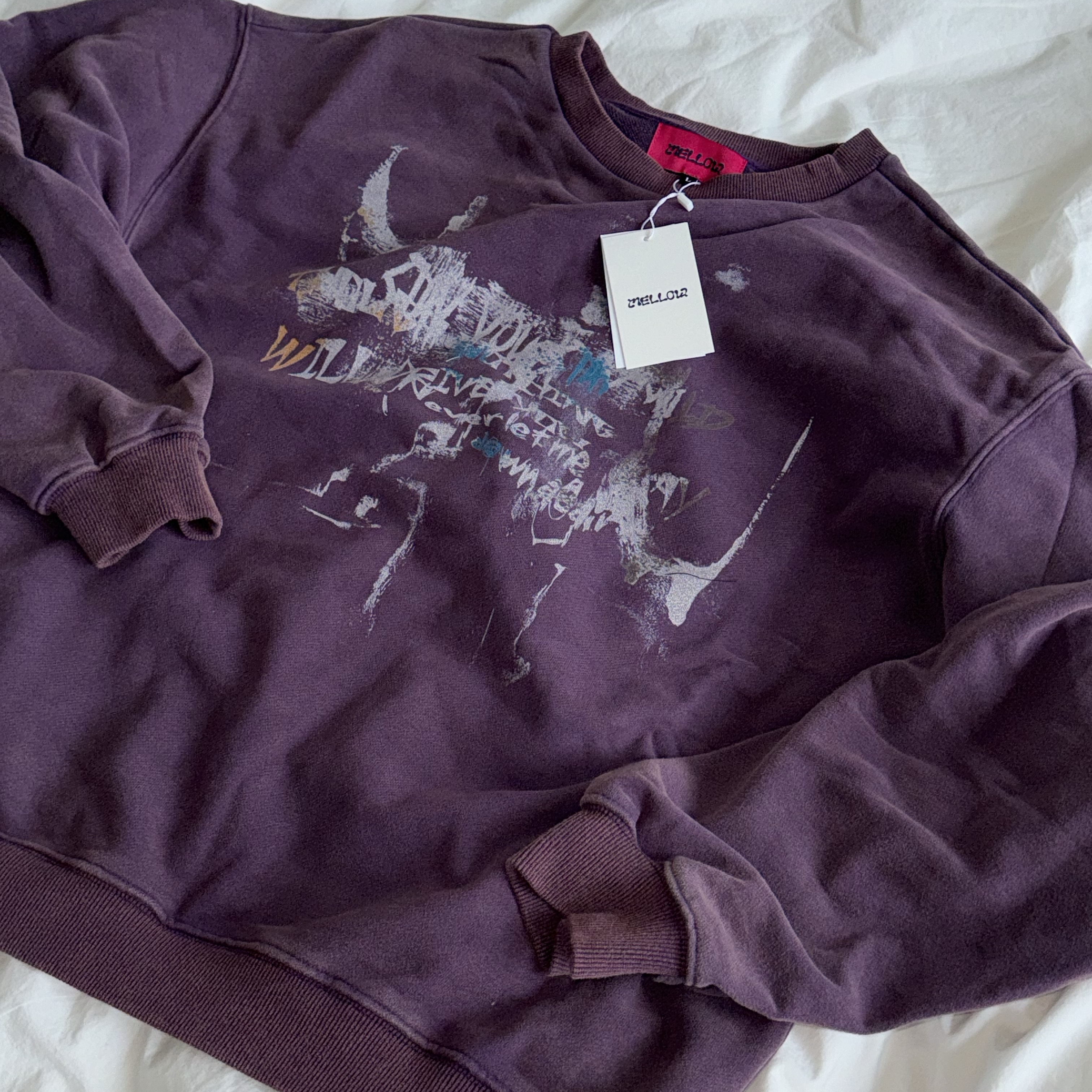 MELLOW Graphic Vintage Washing Sweatshirt Purple 착용 스타일