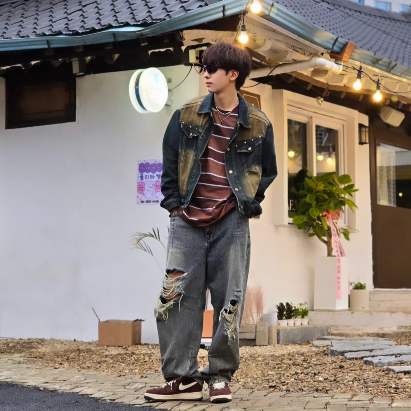 IAB Studio Striped T-Shirt Brown, Samsung Galaxy Watch6 44mm LTE Silver (Korean Ver.) 착용 스타일 - 4