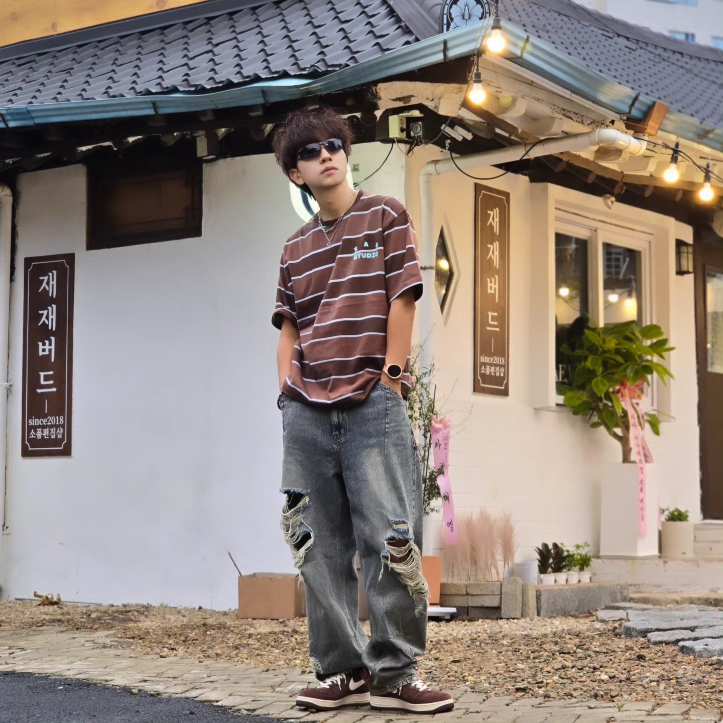 IAB Studio Striped T-Shirt Brown, Samsung Galaxy Watch6 44mm LTE Silver (Korean Ver.) 착용 스타일 - 9
