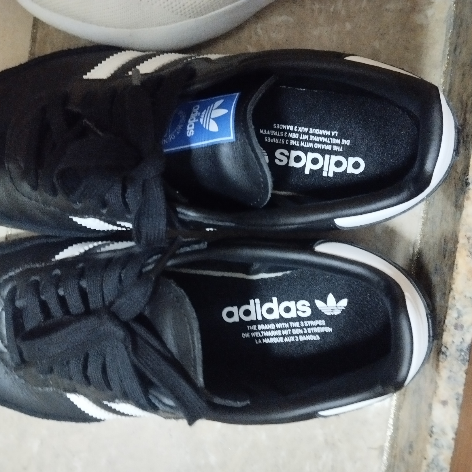 Adidas Samba OG Black White Gum 착용 스타일
