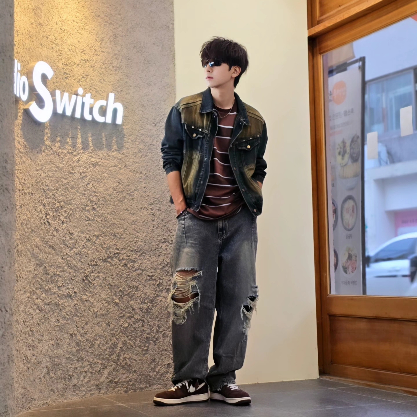 IAB Studio Striped T-Shirt Brown, Samsung Galaxy Watch6 44mm LTE Silver (Korean Ver.) 착용 스타일 - 2