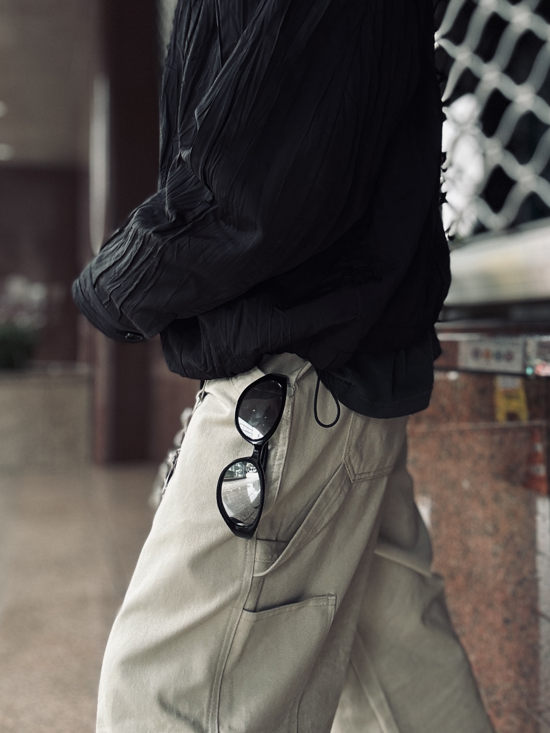 Hysteric Glamour Flame Logo Carabiner Keychain Black 착용 스타일 - 3