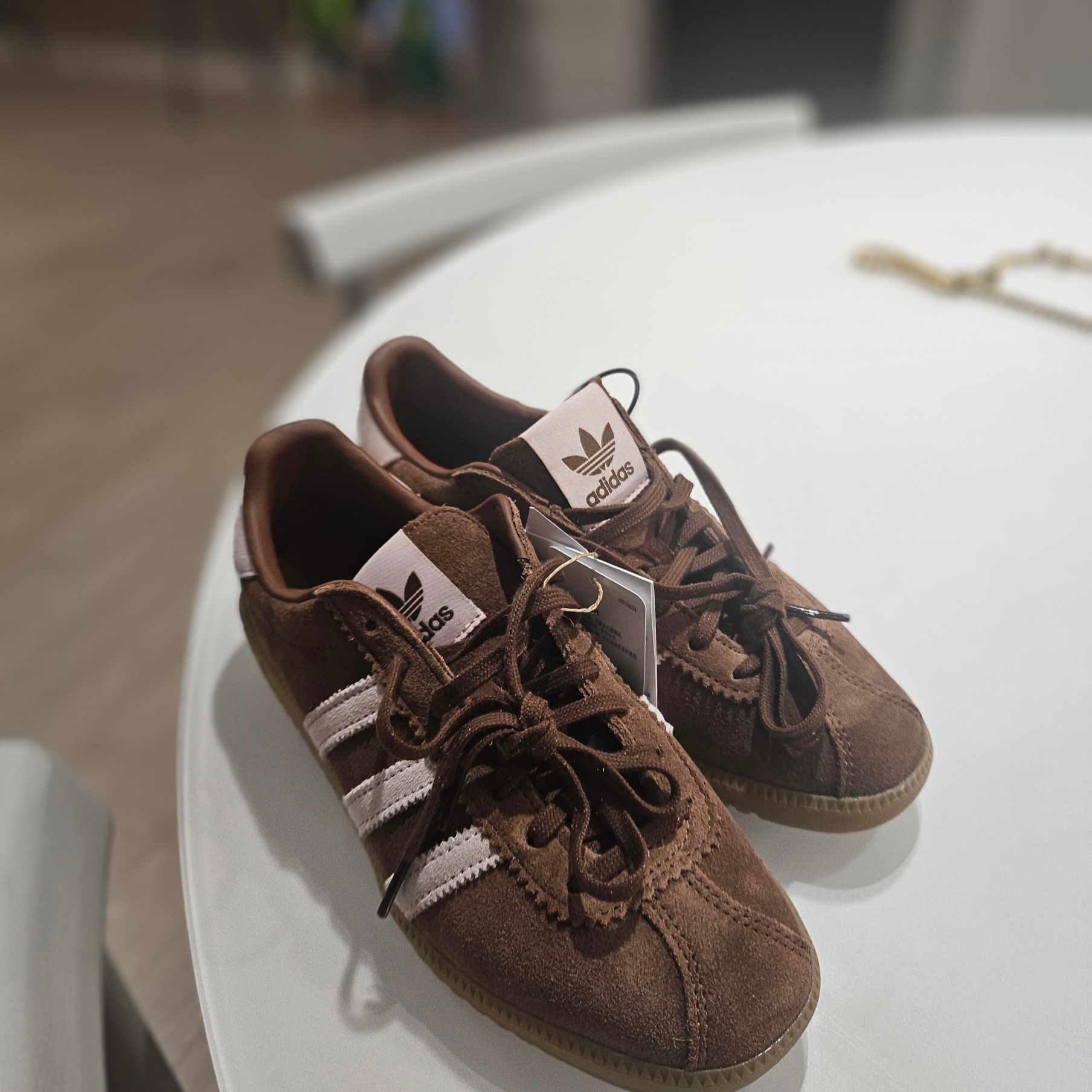 (W) Adidas Bermuda Preloved Brown 착용 스타일