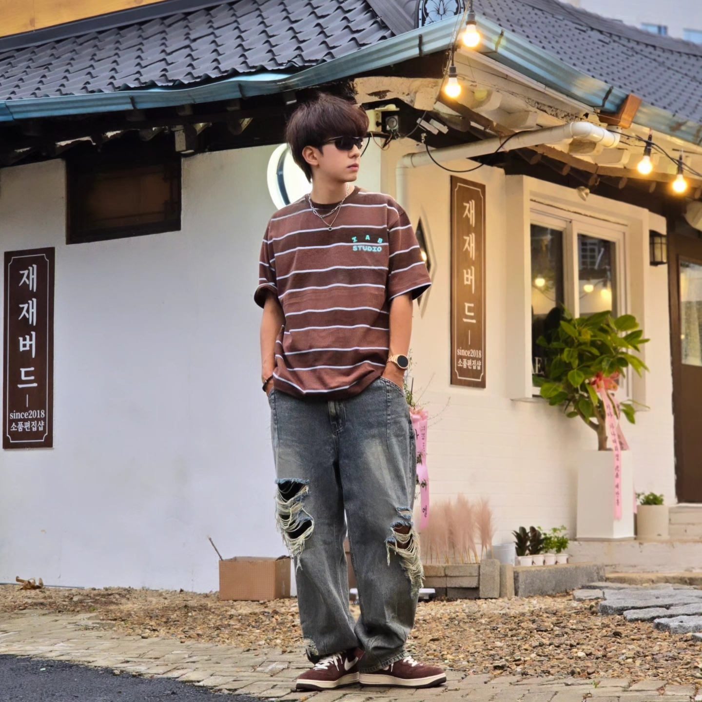 IAB Studio Striped T-Shirt Brown, Samsung Galaxy Watch6 44mm LTE Silver (Korean Ver.) 착용 스타일 - 6