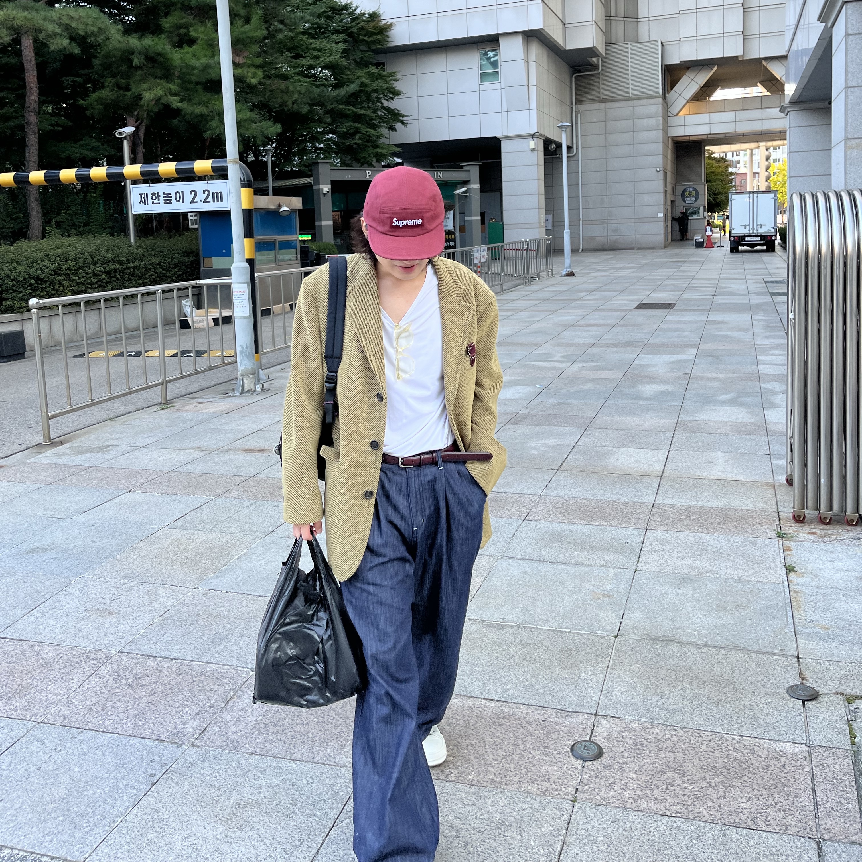 Supreme Denim Camp Cap Red - 24FW 착용 스타일