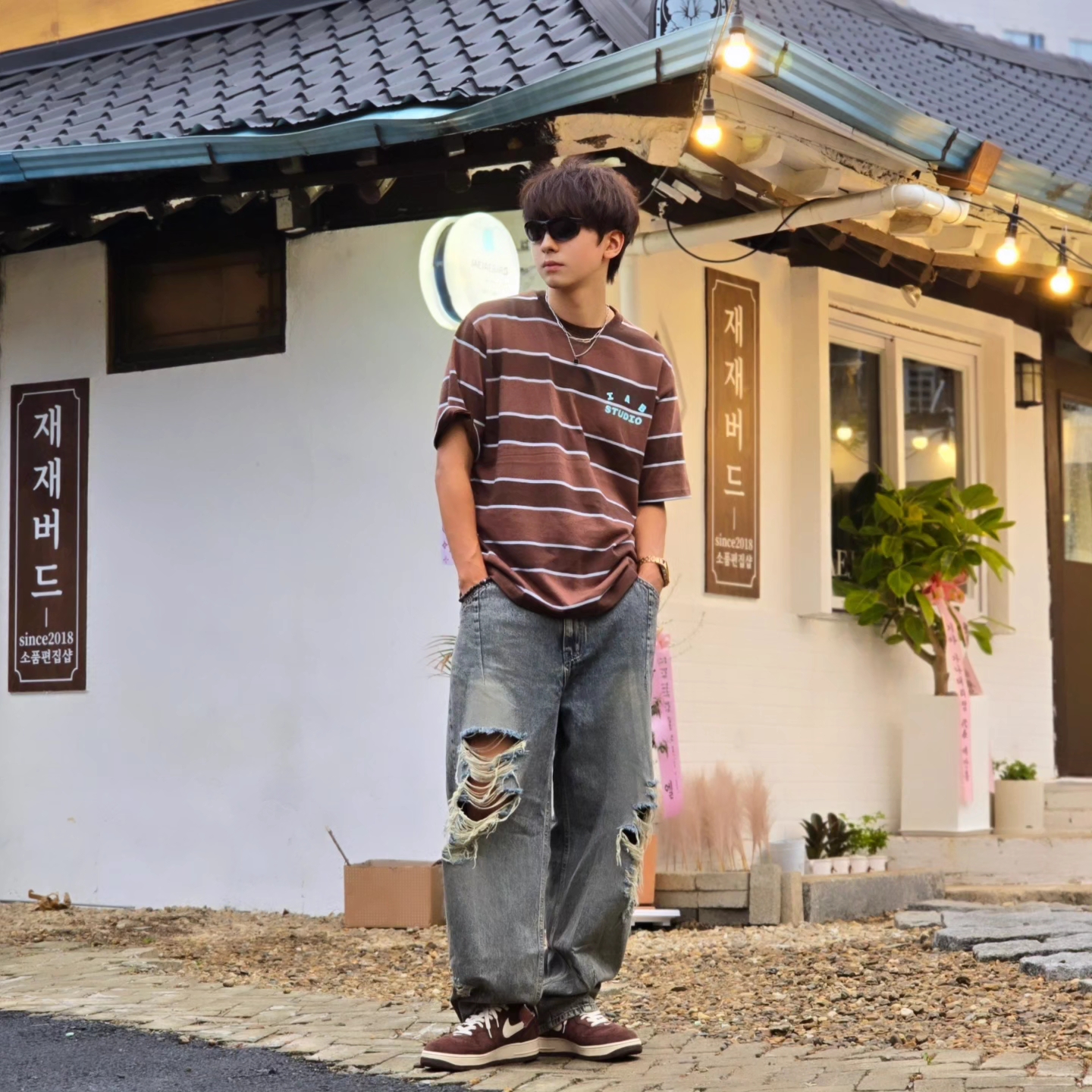 IAB Studio Striped T-Shirt Brown, Samsung Galaxy Watch6 44mm LTE Silver (Korean Ver.) 착용 스타일 - 7
