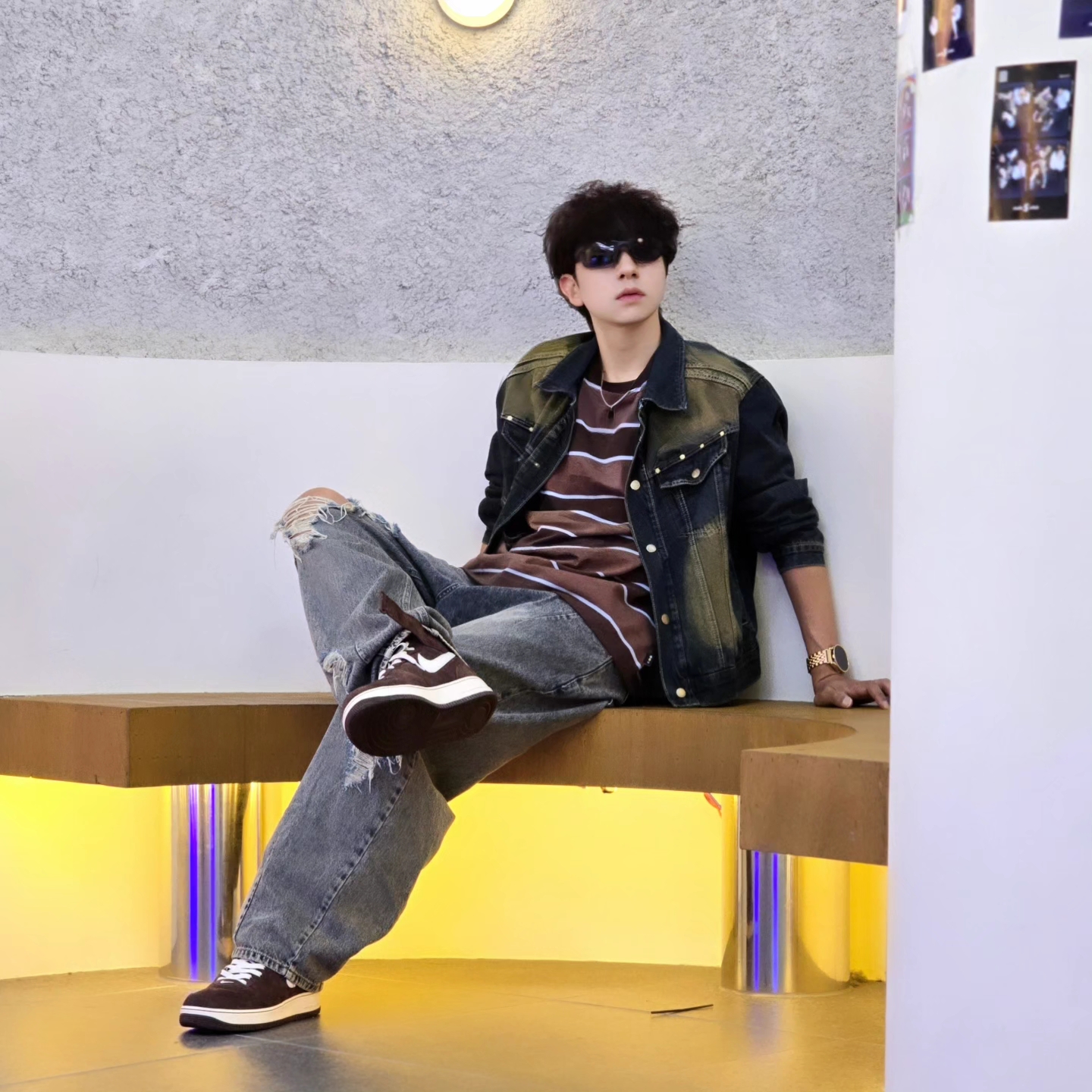 IAB Studio Striped T-Shirt Brown, Samsung Galaxy Watch6 44mm LTE Silver (Korean Ver.) 착용 스타일 - 3
