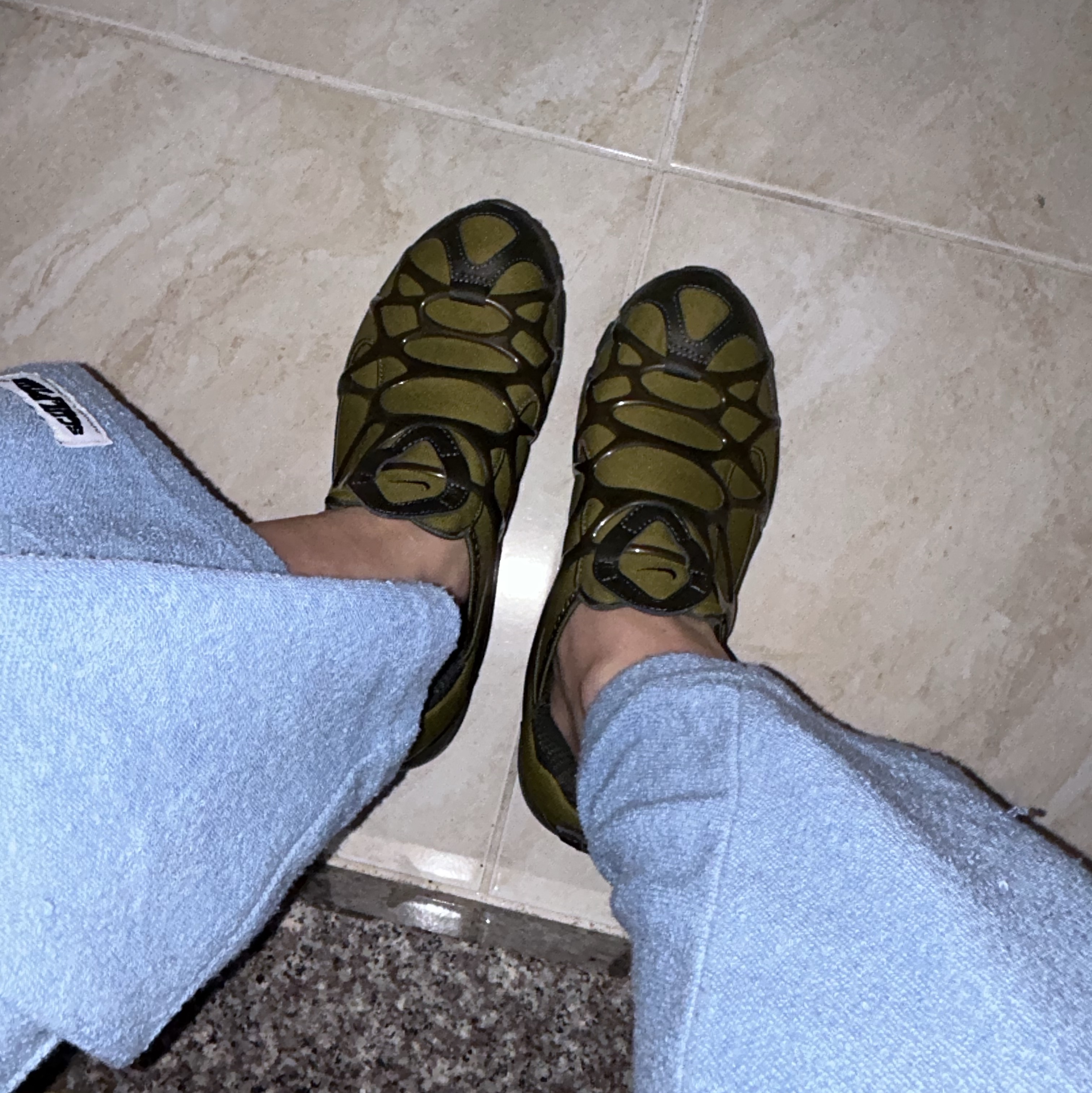 Nike Air Kukini Pilgrim Sequoia 착용 스타일 - 1