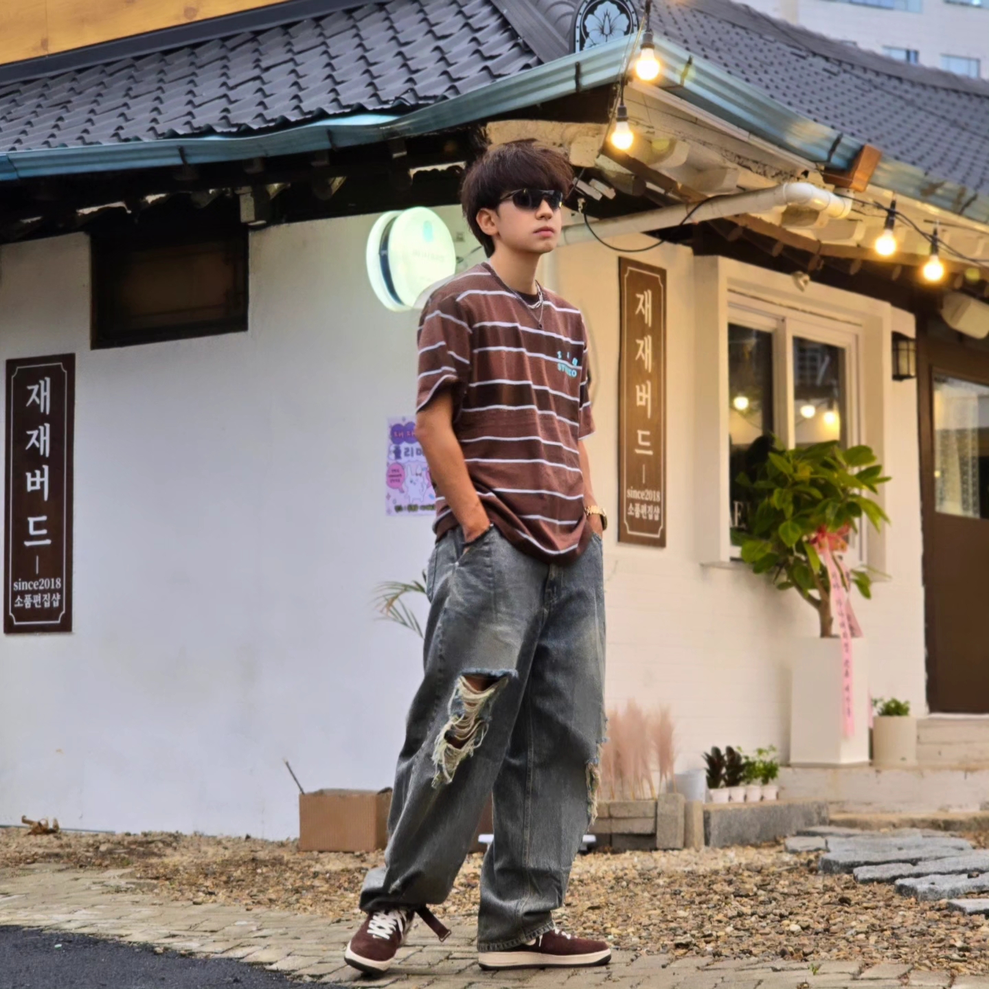 IAB Studio Striped T-Shirt Brown, Samsung Galaxy Watch6 44mm LTE Silver (Korean Ver.) 착용 스타일 - 8