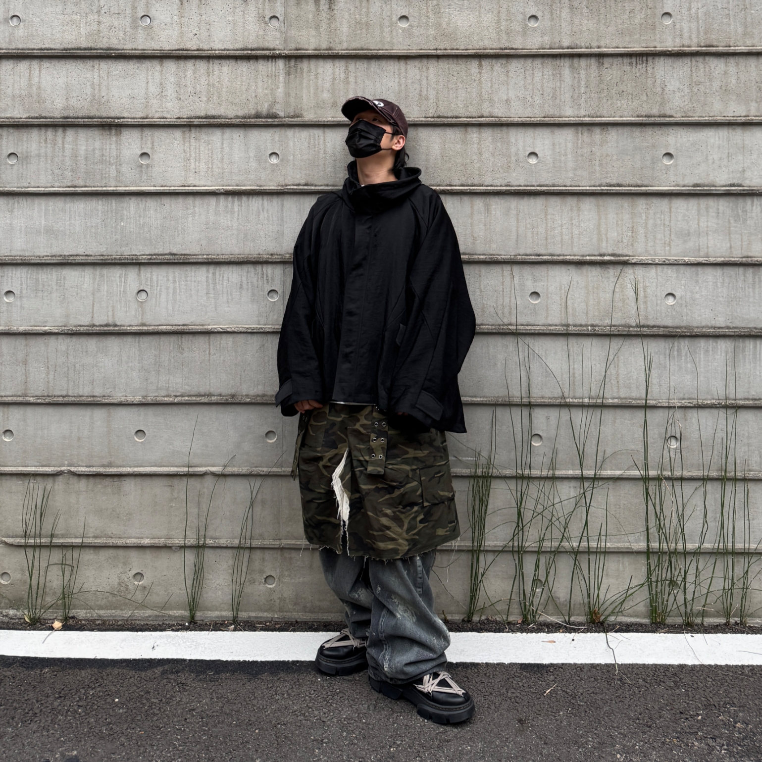 Civision by CSC Double Brim Cap Washed Black, Dr. Martens x Rick Owens 1460 DMXL Megalace Black 착용 스타일 - 1