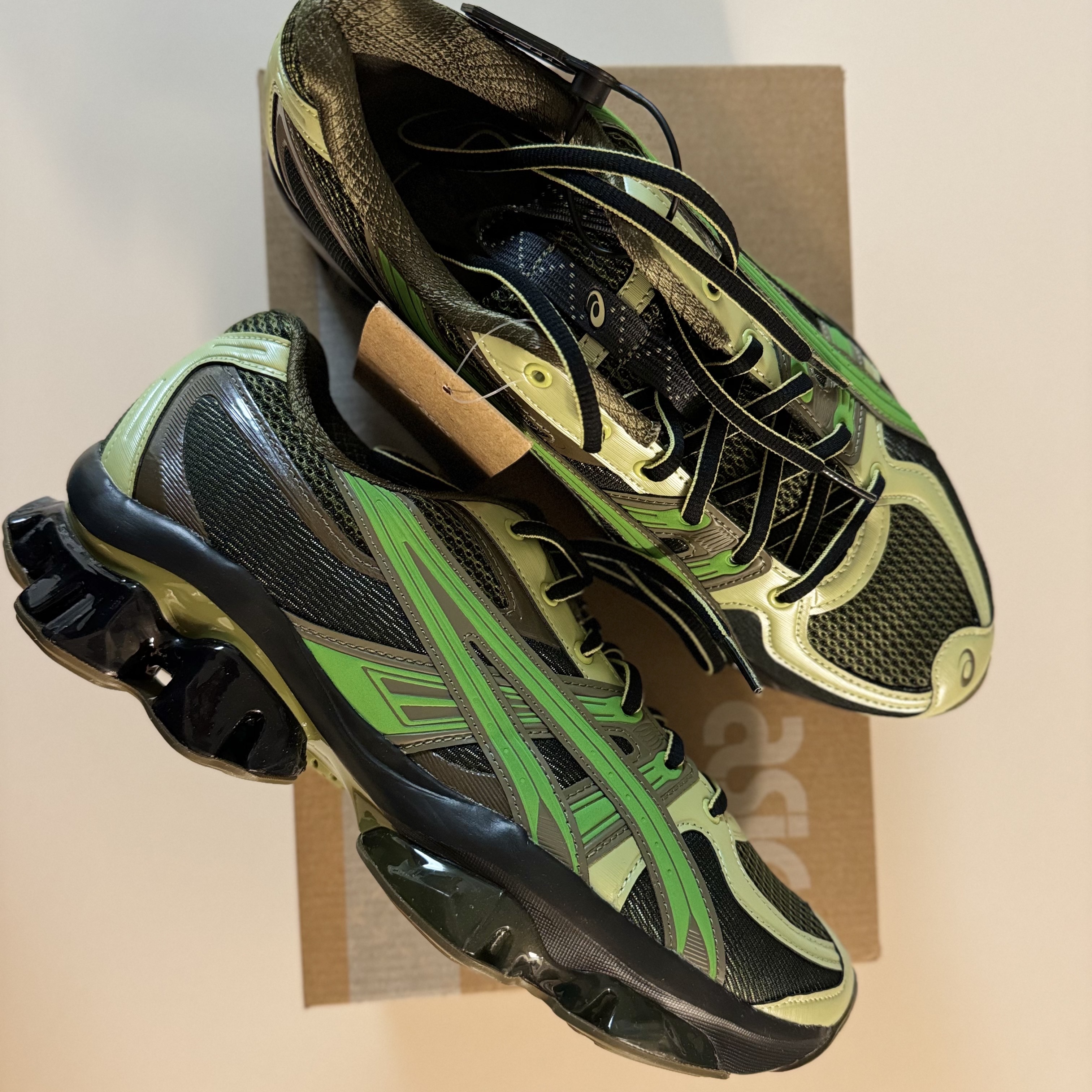 Asics US5-S Gel-Quantum Kinetic Moss Bamboo 착용 스타일 - 1