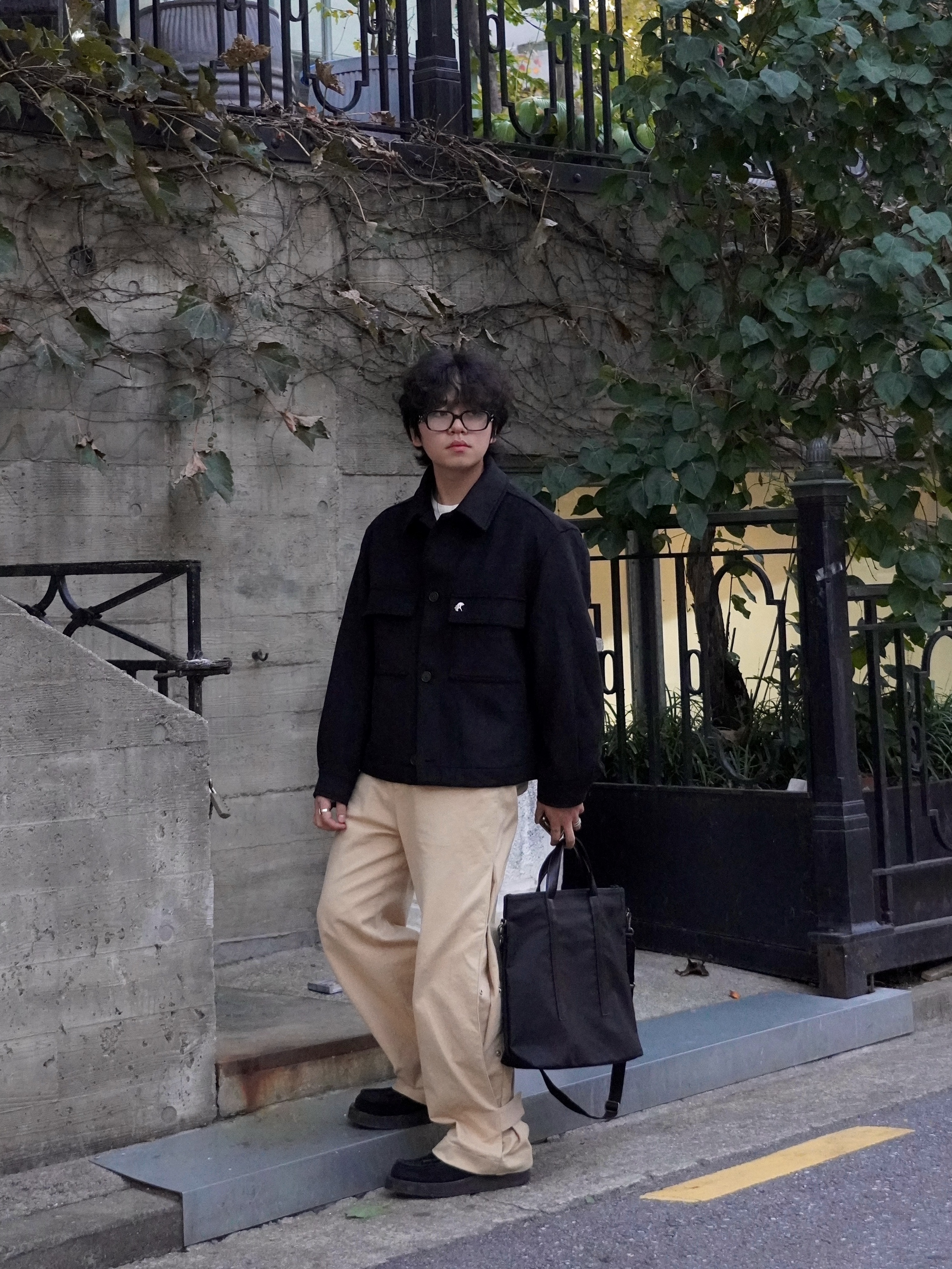 Gentle Monster x Maison Margiela MM114 Black Clear 착용 스타일 - 6
