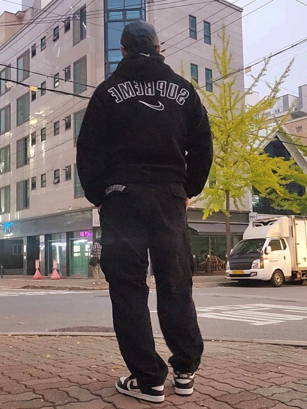 Supreme x Nike Arc Corduroy Hooded Jacket Black - 22SS, Supreme x Nike Arc Corduroy Cargo Pants Black - 22SS 착용 스타일 - 1