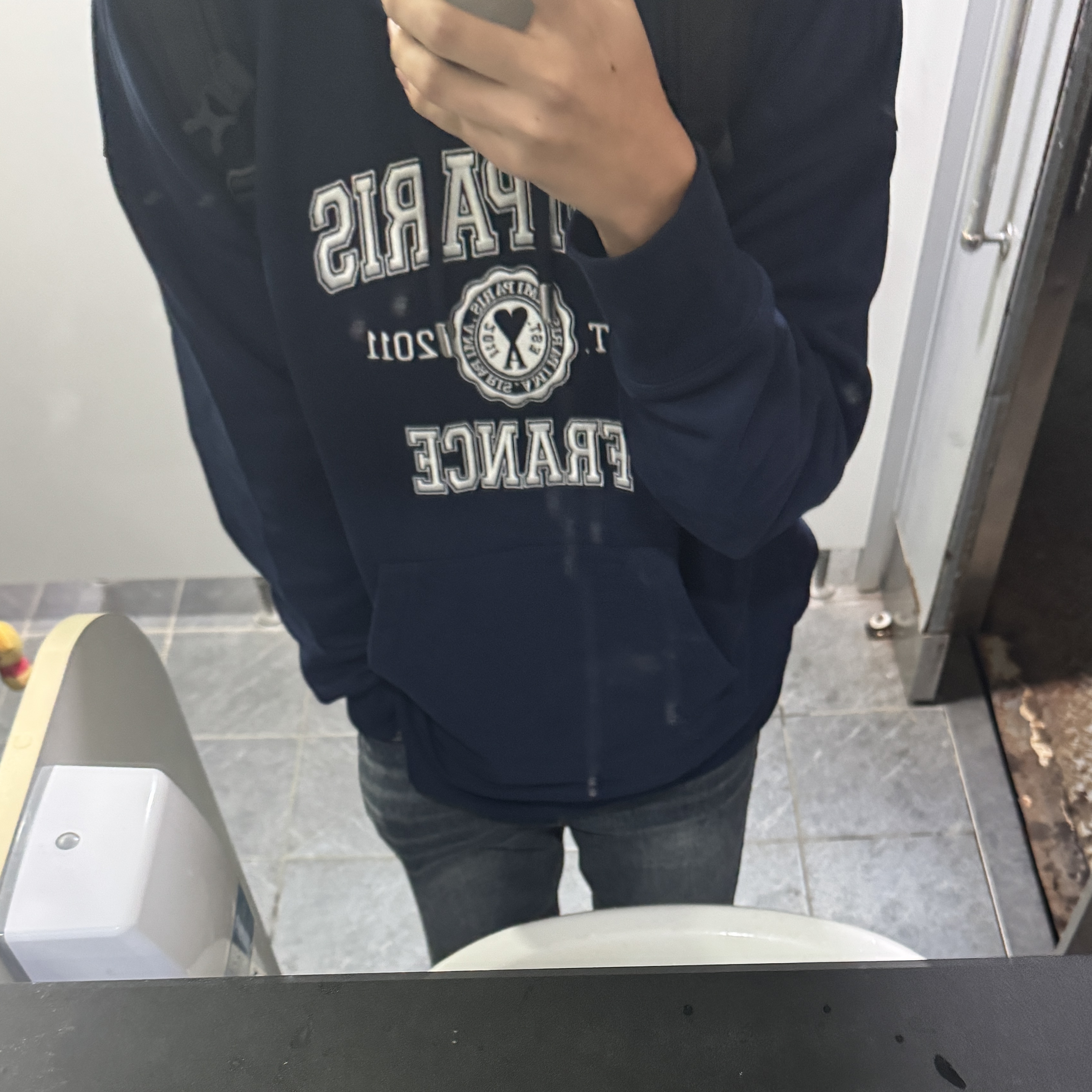AMI Paris France Hoodie Nautic Blue 착용 스타일
