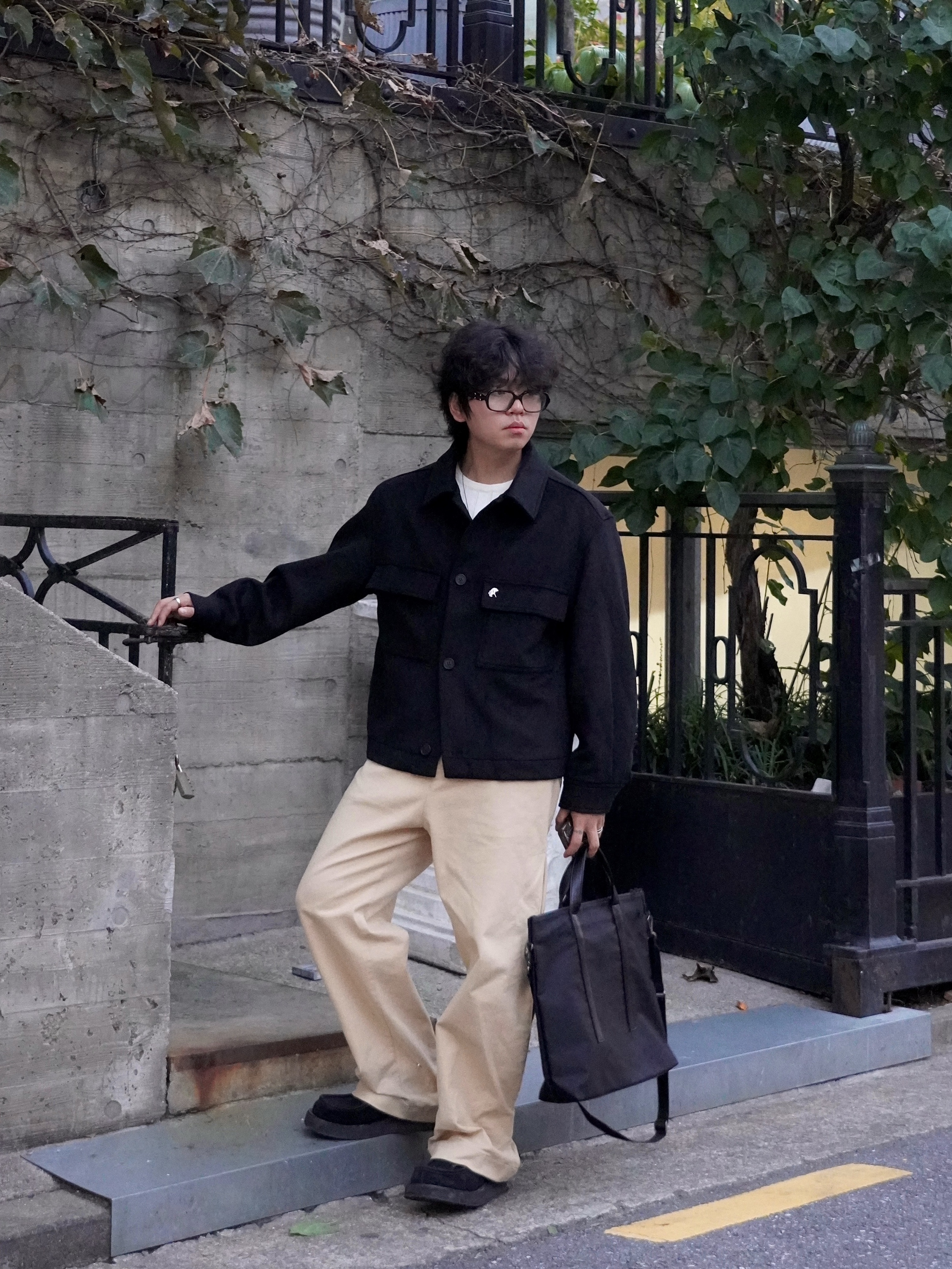Gentle Monster x Maison Margiela MM114 Black Clear 착용 스타일 - 5
