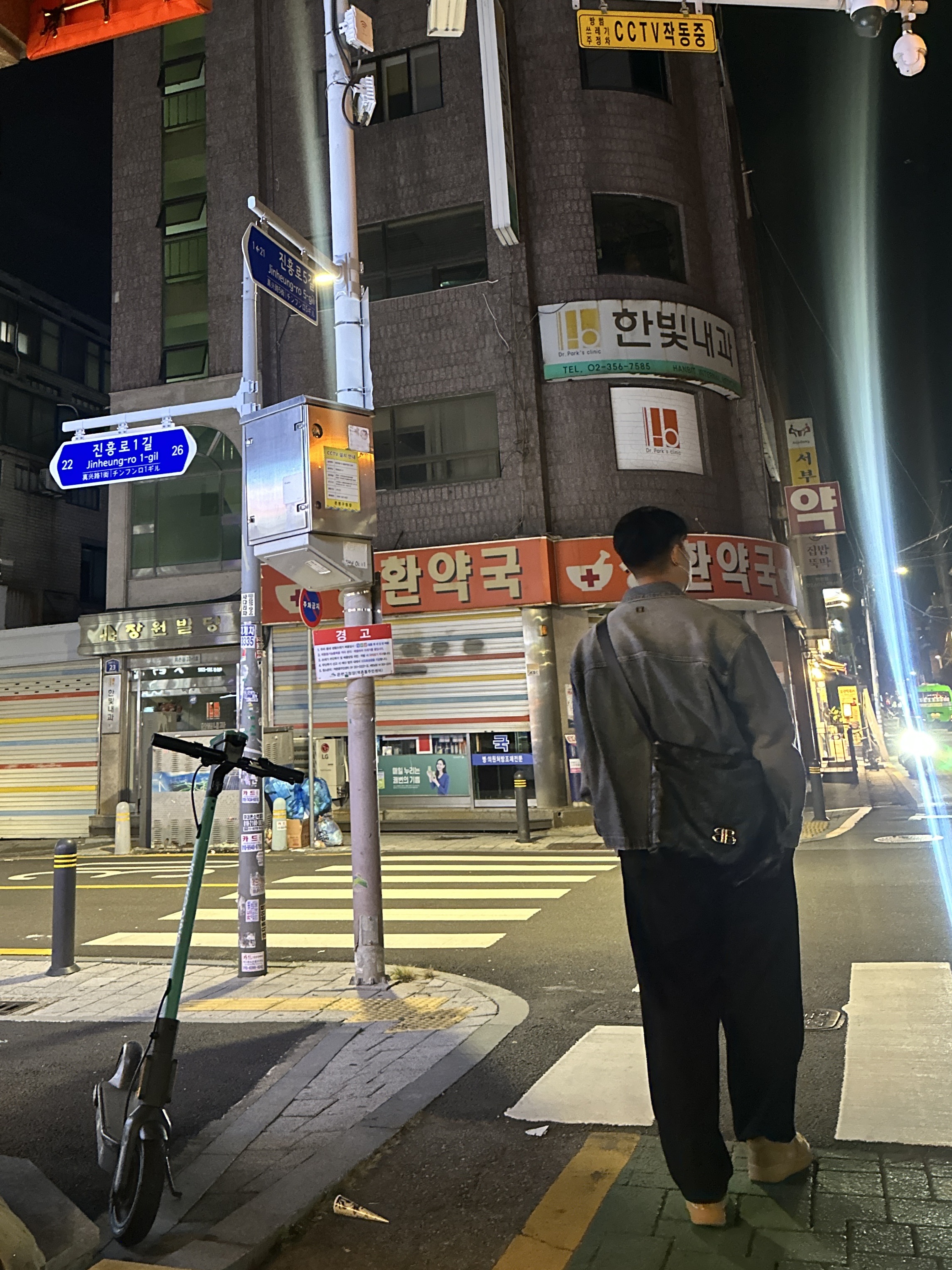 Balenciaga Monaco Small East-West Hobo Bag Black, Wooyoungmi Corduroy Denim Shirt Blue - 24FW 착용 스타일 - 3