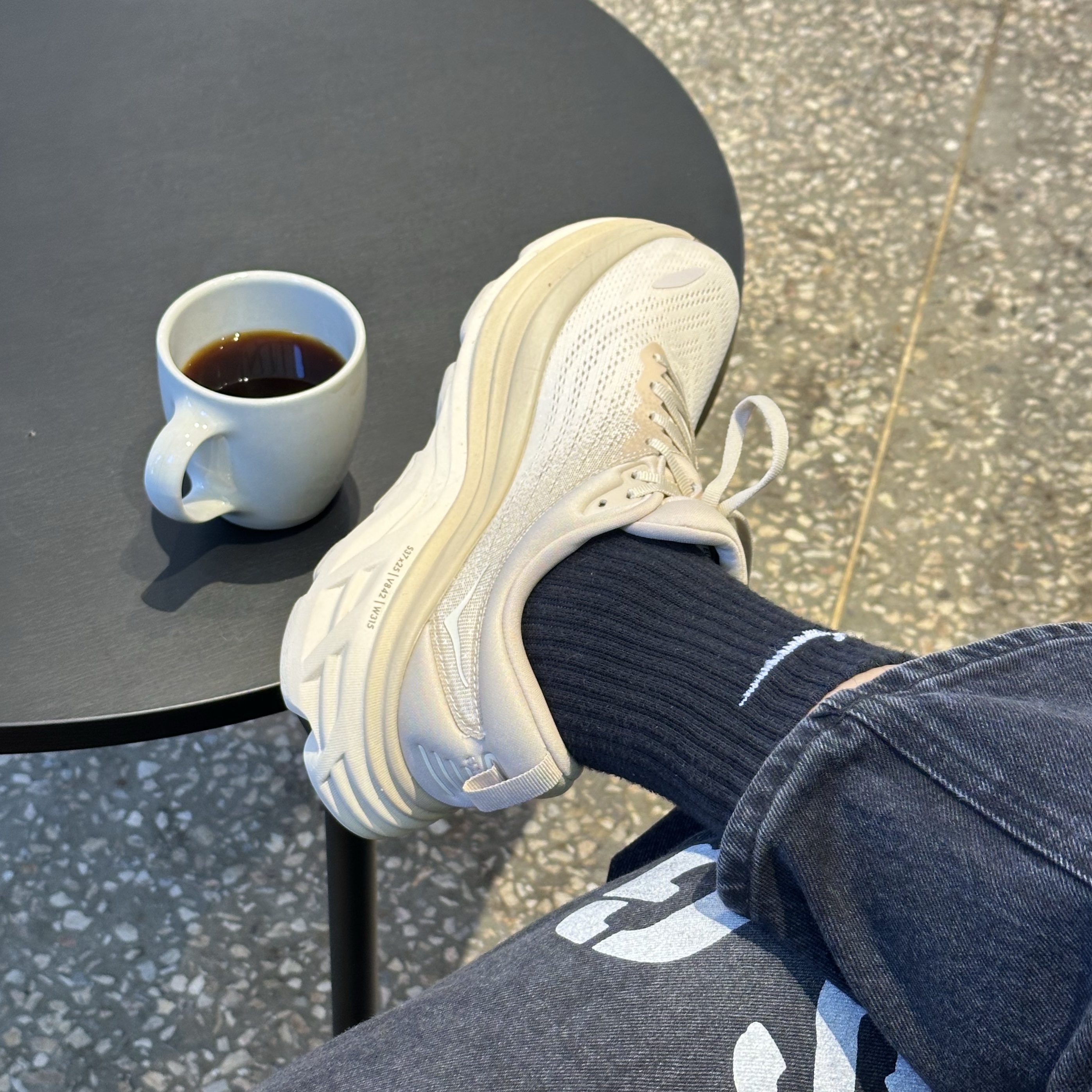 Hoka Bondi 8 Shifting Sand Vanilla - 24SS 착용 스타일