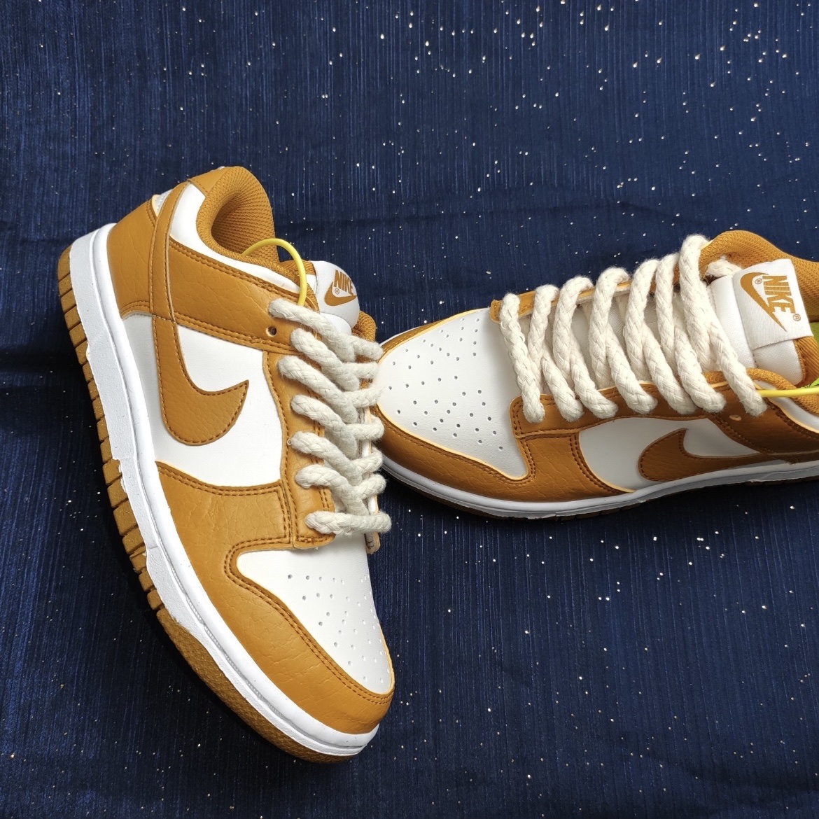 (W) Nike Dunk Low Next Nature Phantom 착용 스타일 - 1