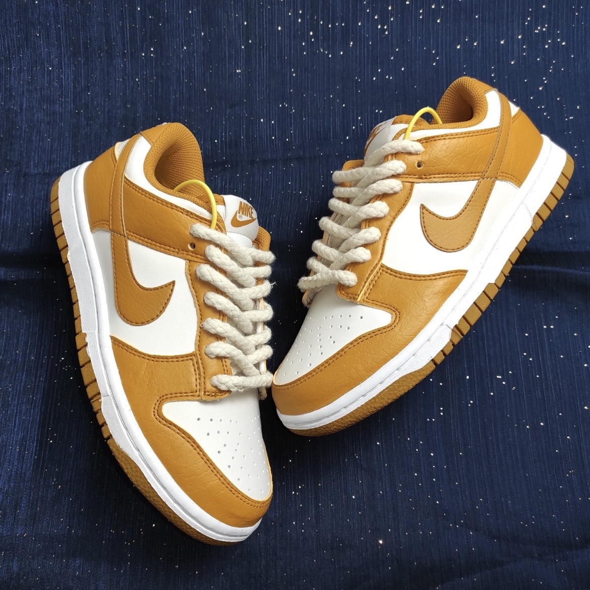 (W) Nike Dunk Low Next Nature Phantom 착용 스타일 - 3