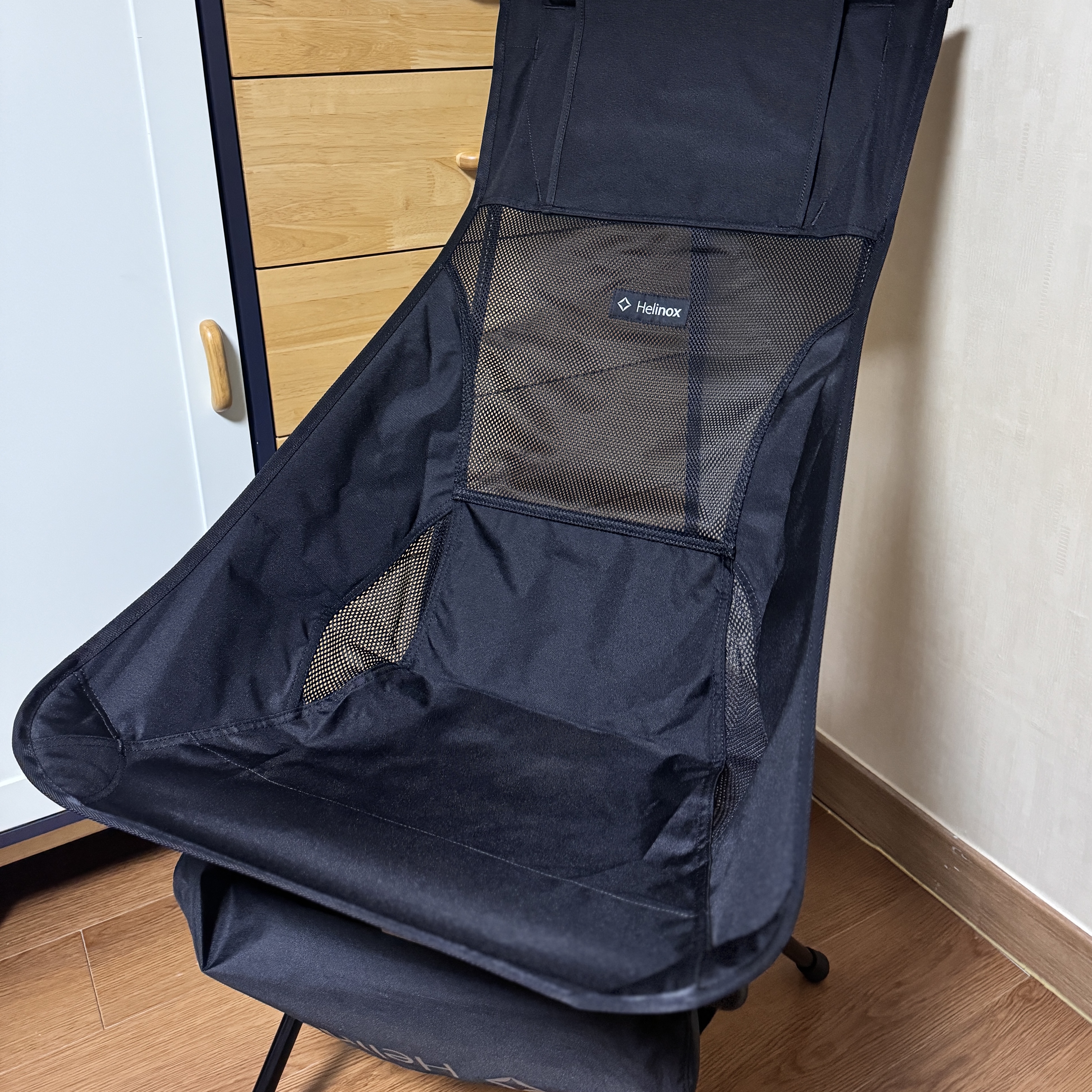 Helinox Sunset Chair All Black - Renewal Ver. 착용 스타일