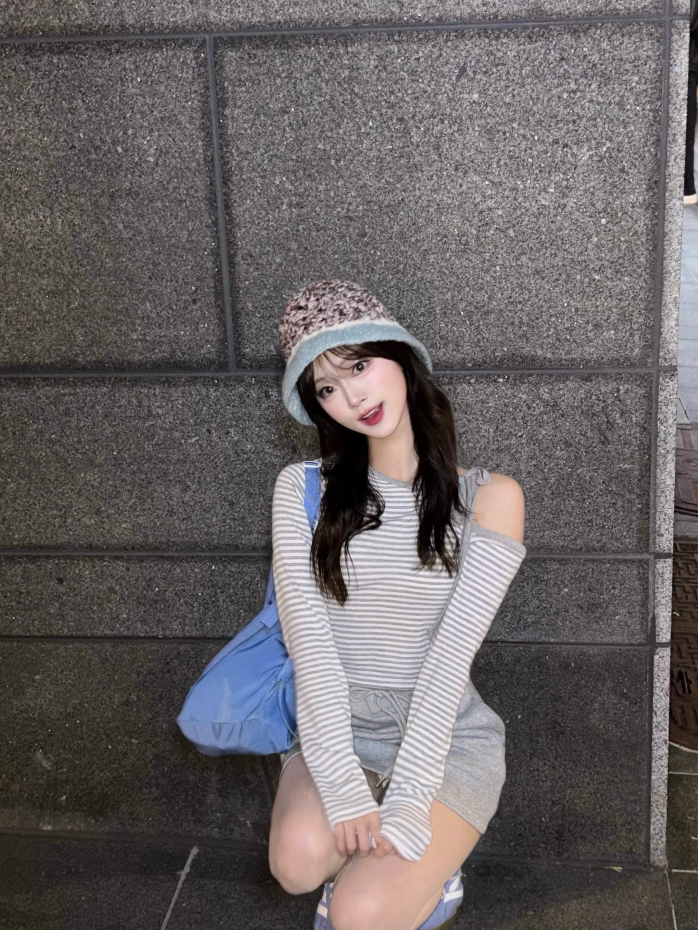 Allincomplete Shell Crochet Hat Brown & Aqua 착용 스타일 - 2