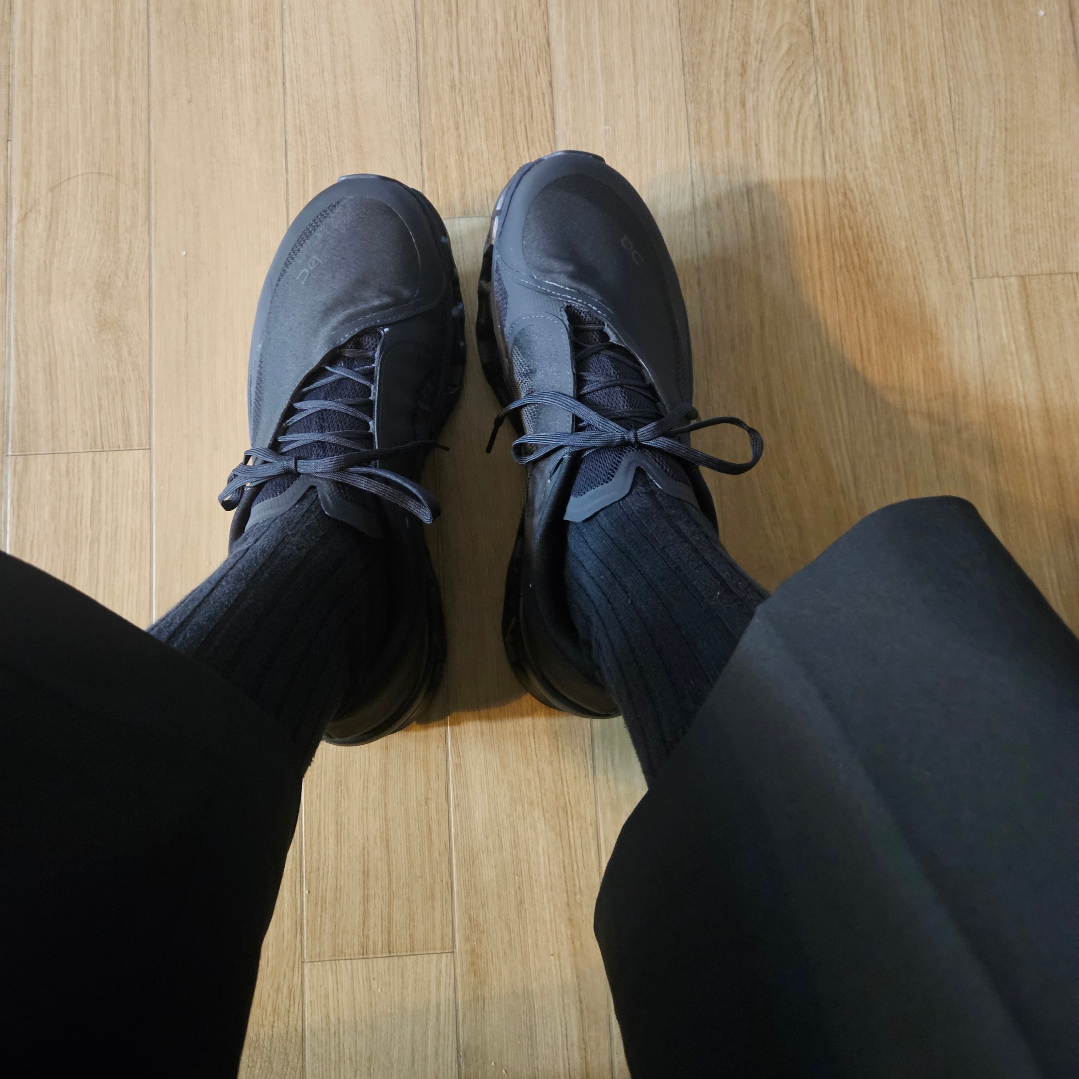 On Running x Post Archive Faction (Paf) Cloudmonster 2 Black Magnet 착용 스타일 - 1