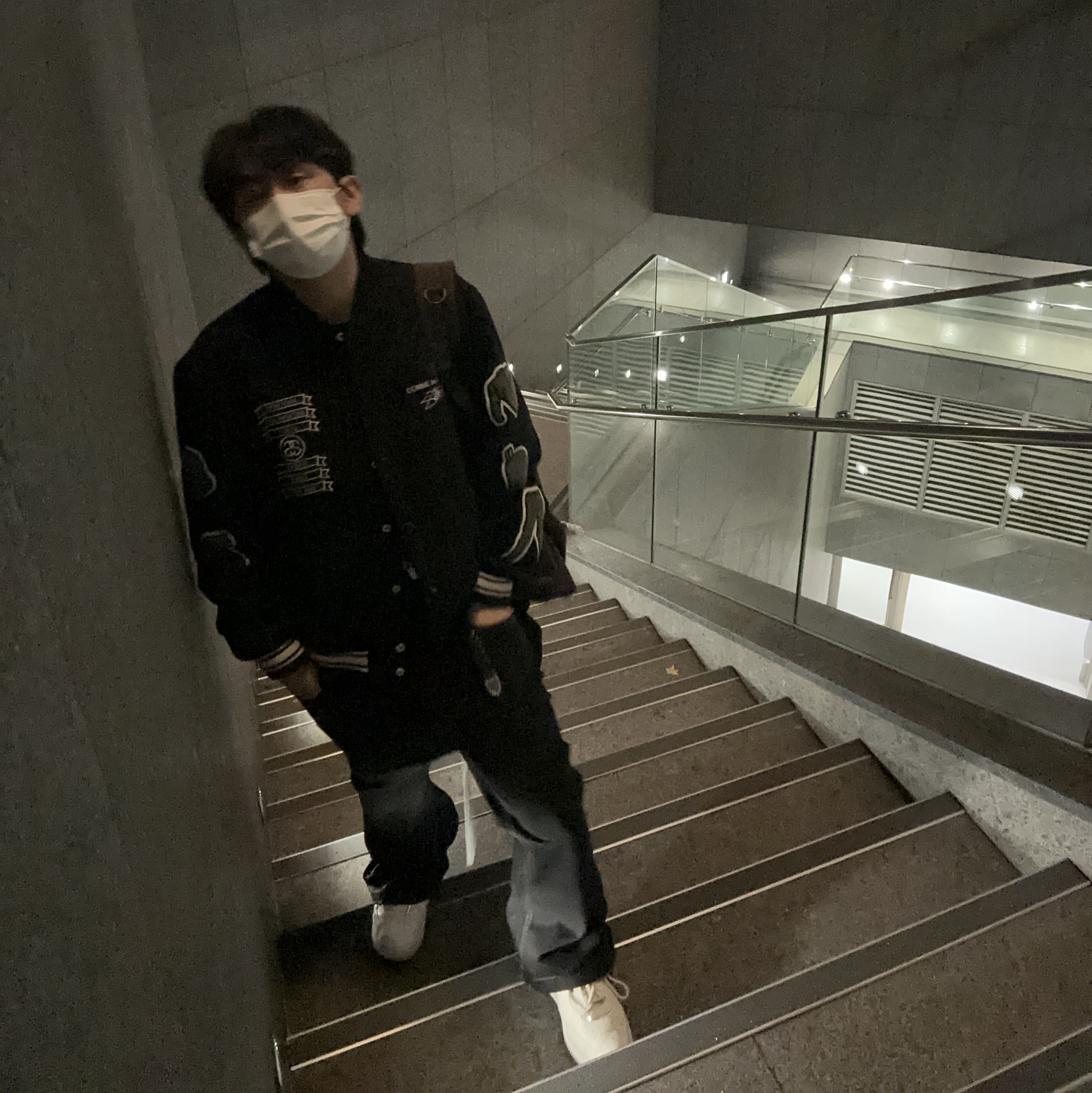 Awende Flare Denim Wax Jeans, Stussy x CDG Varsity Jacket 착용 스타일