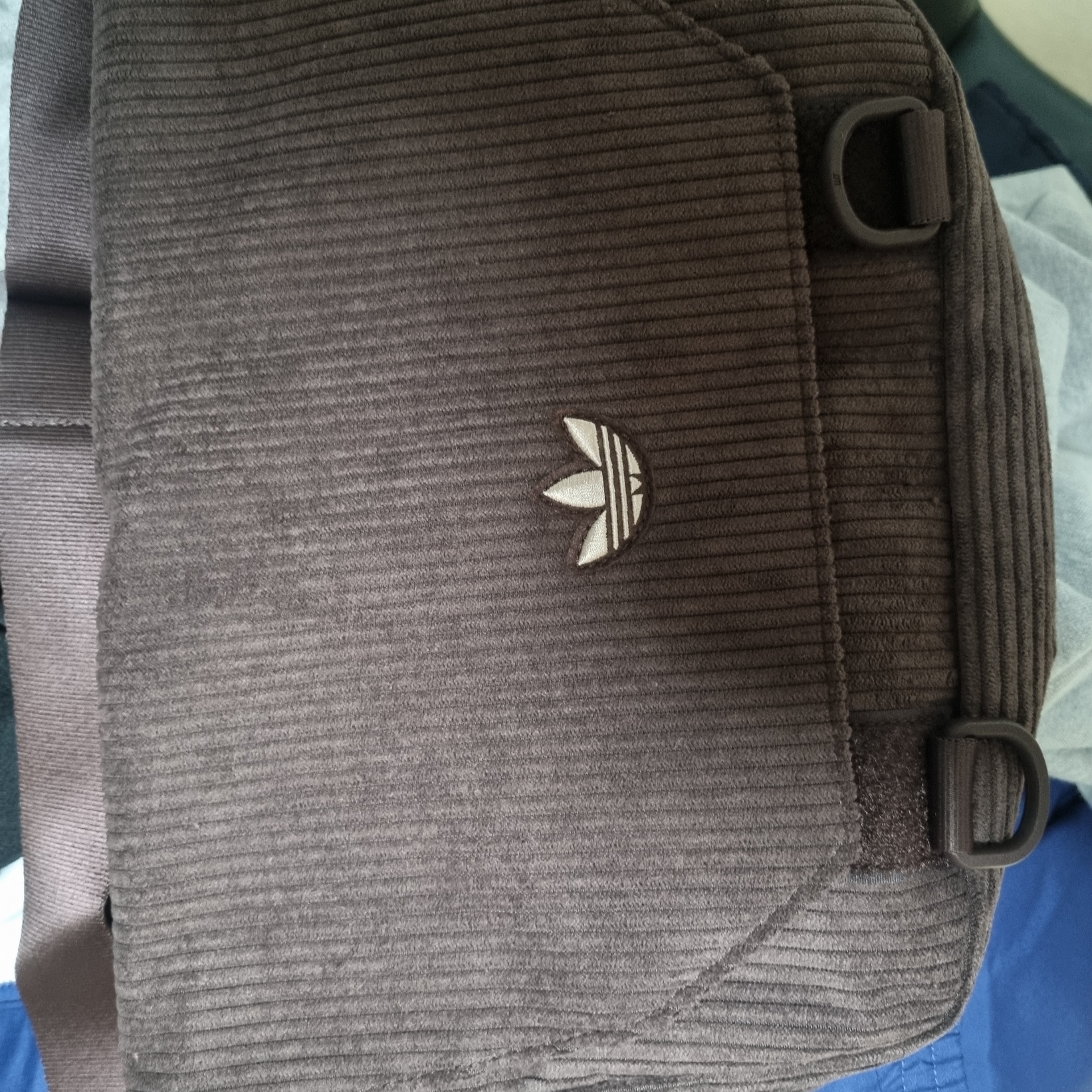Adidas NEXT+ Corduroy Messenger Bag Shadow Brown 착용 스타일