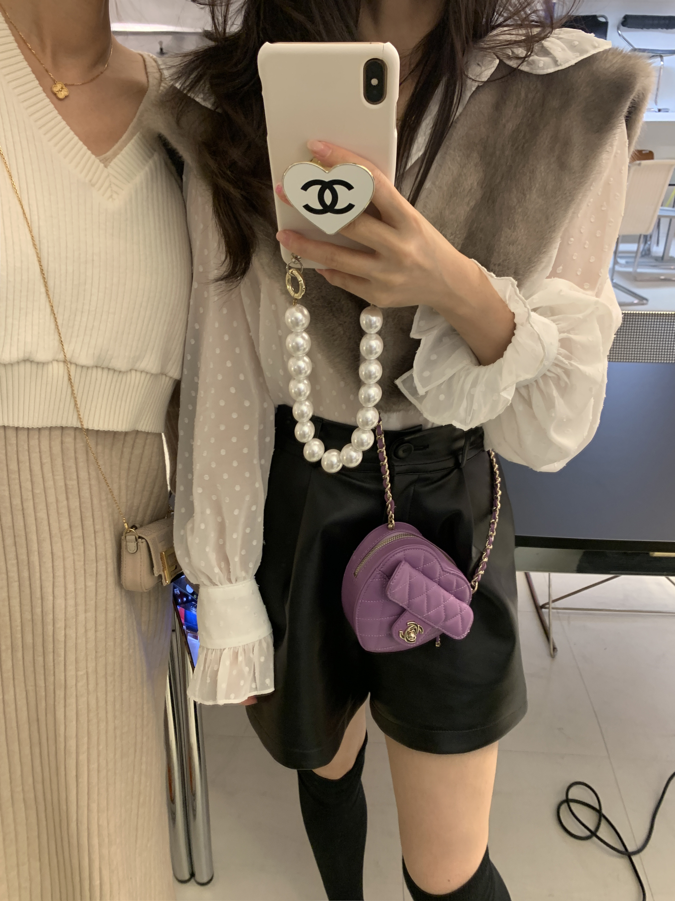 Chanel Heart Clutch with Chain Lambskin & Gold Purple 착용 스타일