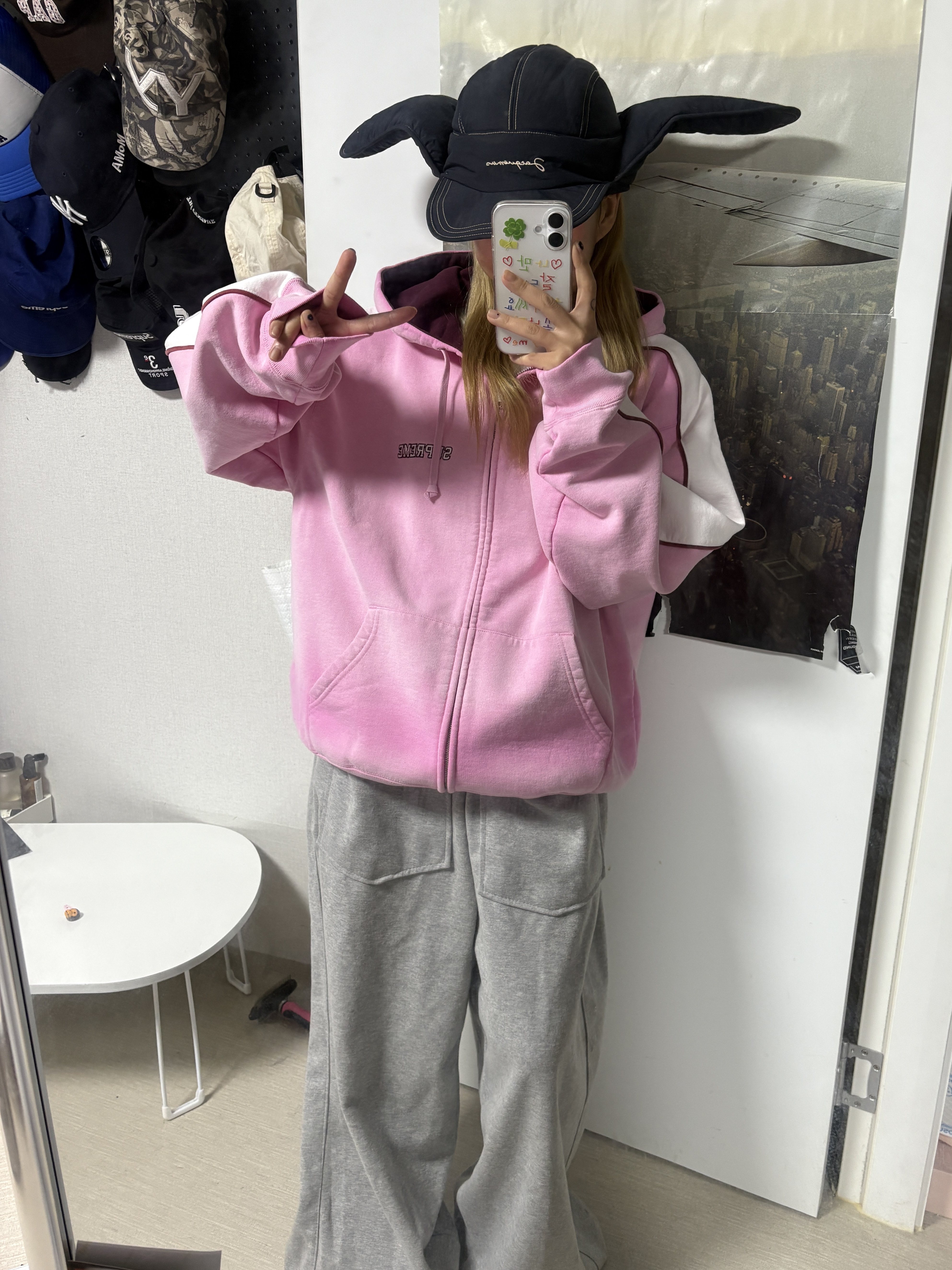 Supreme State Zip Up Hooded Sweatshirt Pink - 24FW, Jacquemus La Cagoule Bricciola Puffed Ear Flap Hat Navy 착용 스타일