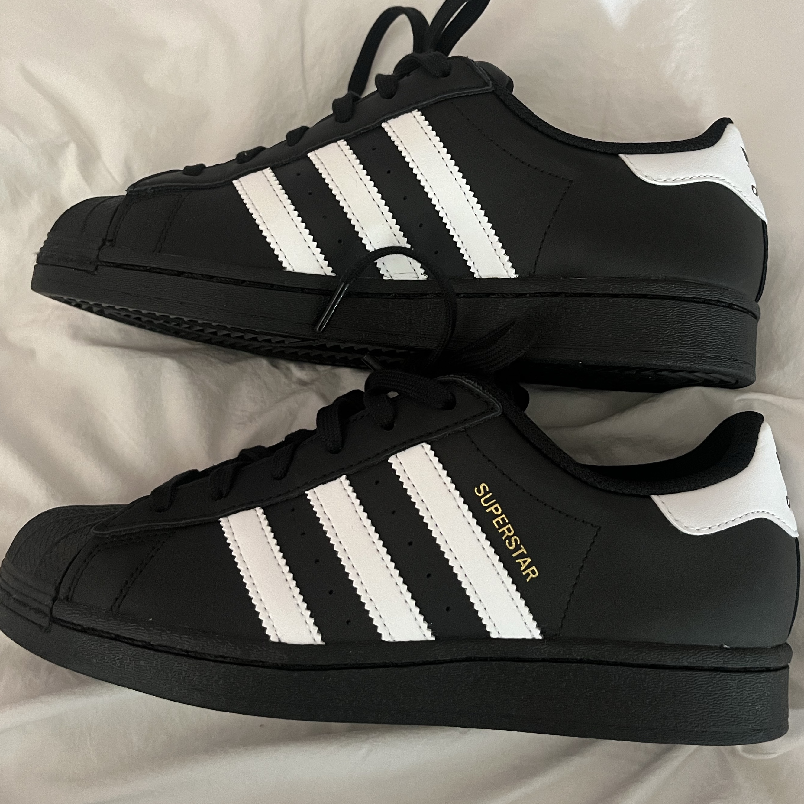 (J) Adidas Superstar Black White 착용 스타일