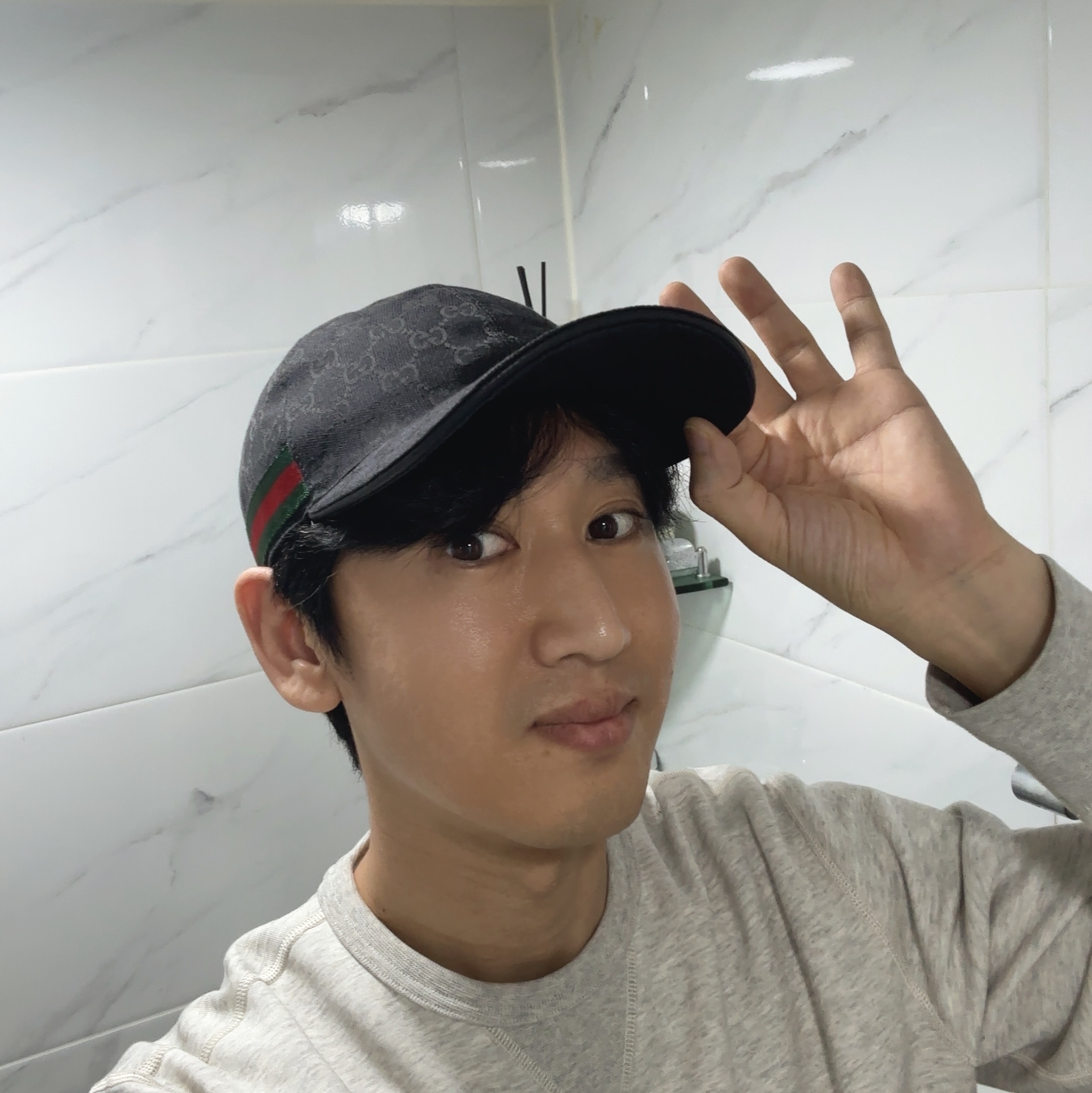 Gucci Original GG Baseball Hat with Web Black 착용 스타일