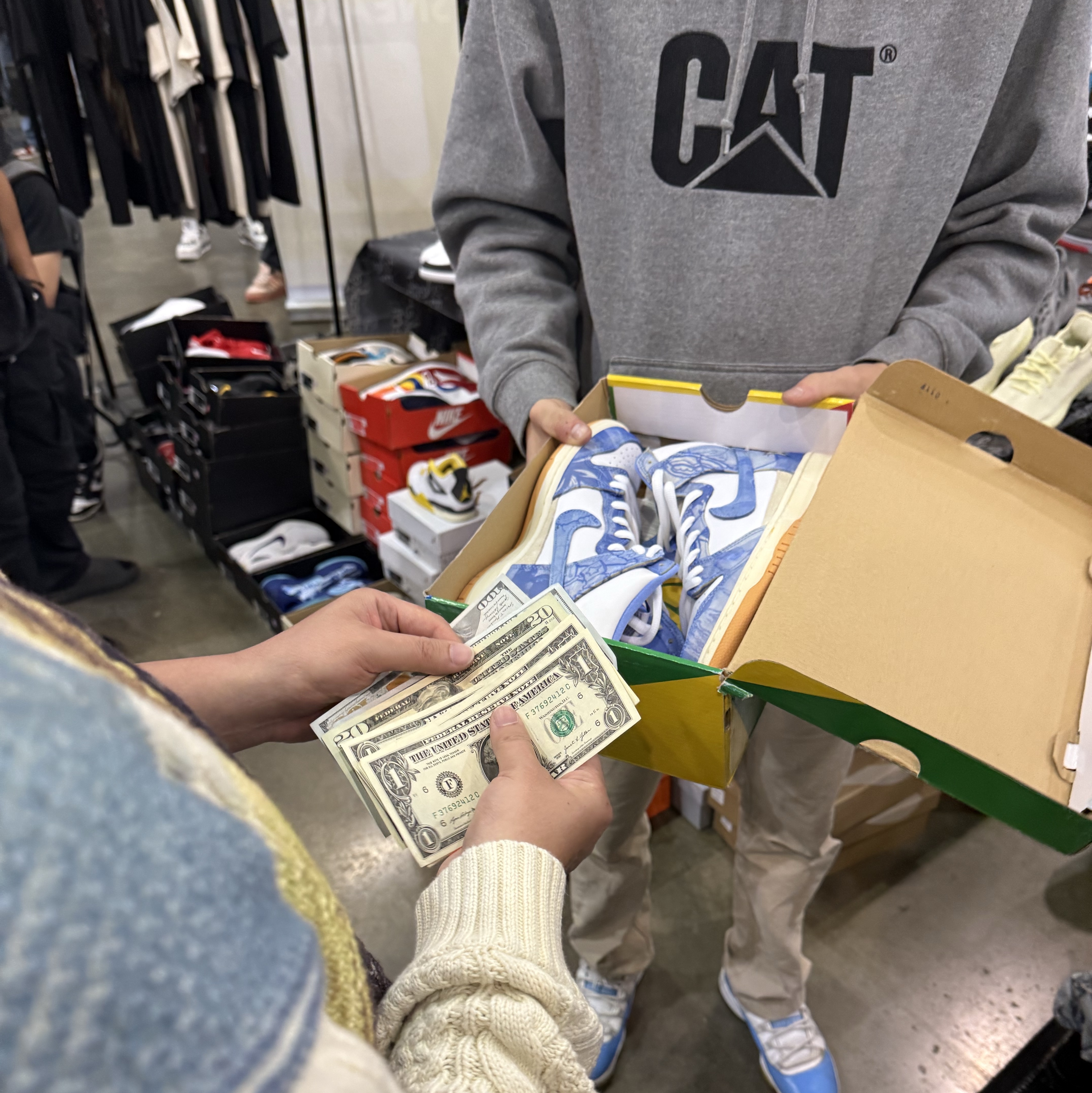 Supreme Kurt Cobain Sweater White - 23SS, Nike Air Max Plus TNPO Wolf Grey and Black 착용 스타일 - 5