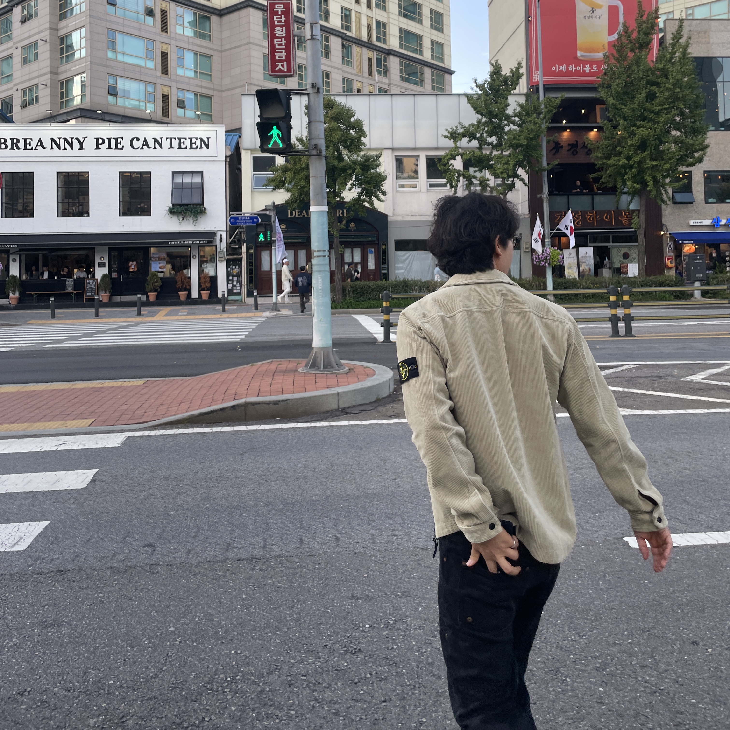 Stone Island 11604 Corduroy Shirt Jacket Stucco - 24FW 착용 스타일
