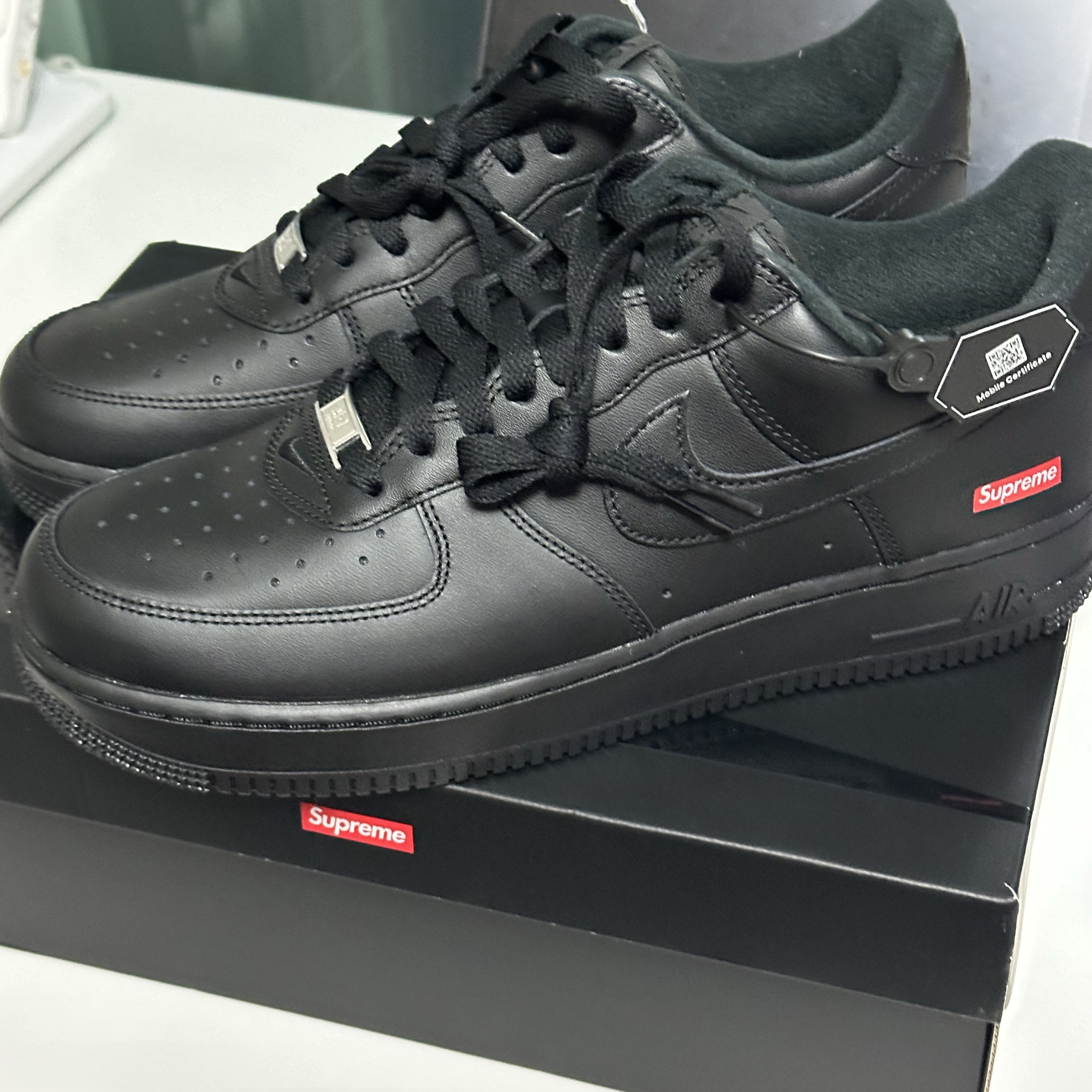 Nike x Supreme Air Force 1 Low Black 착용 스타일